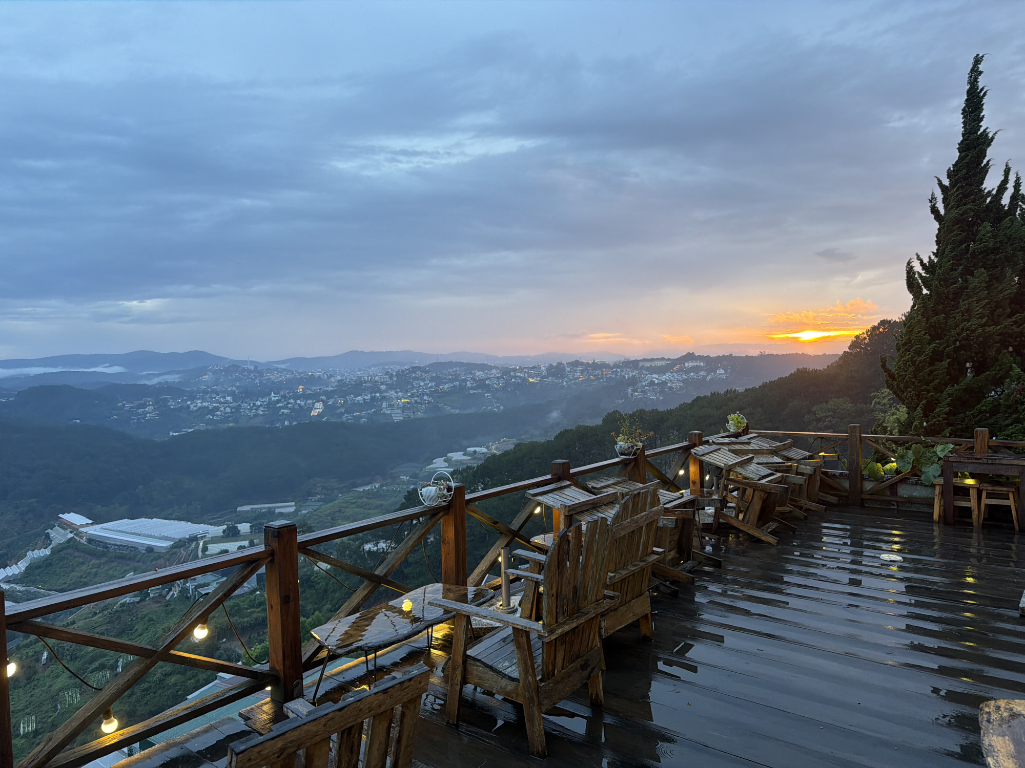 Dawn to dusk views captured over Vietnamese mountain city