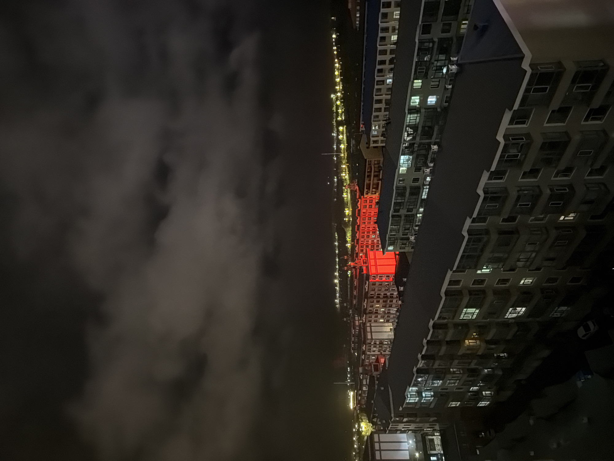 Night photography session captures rainy Tongjiang streets, personal items