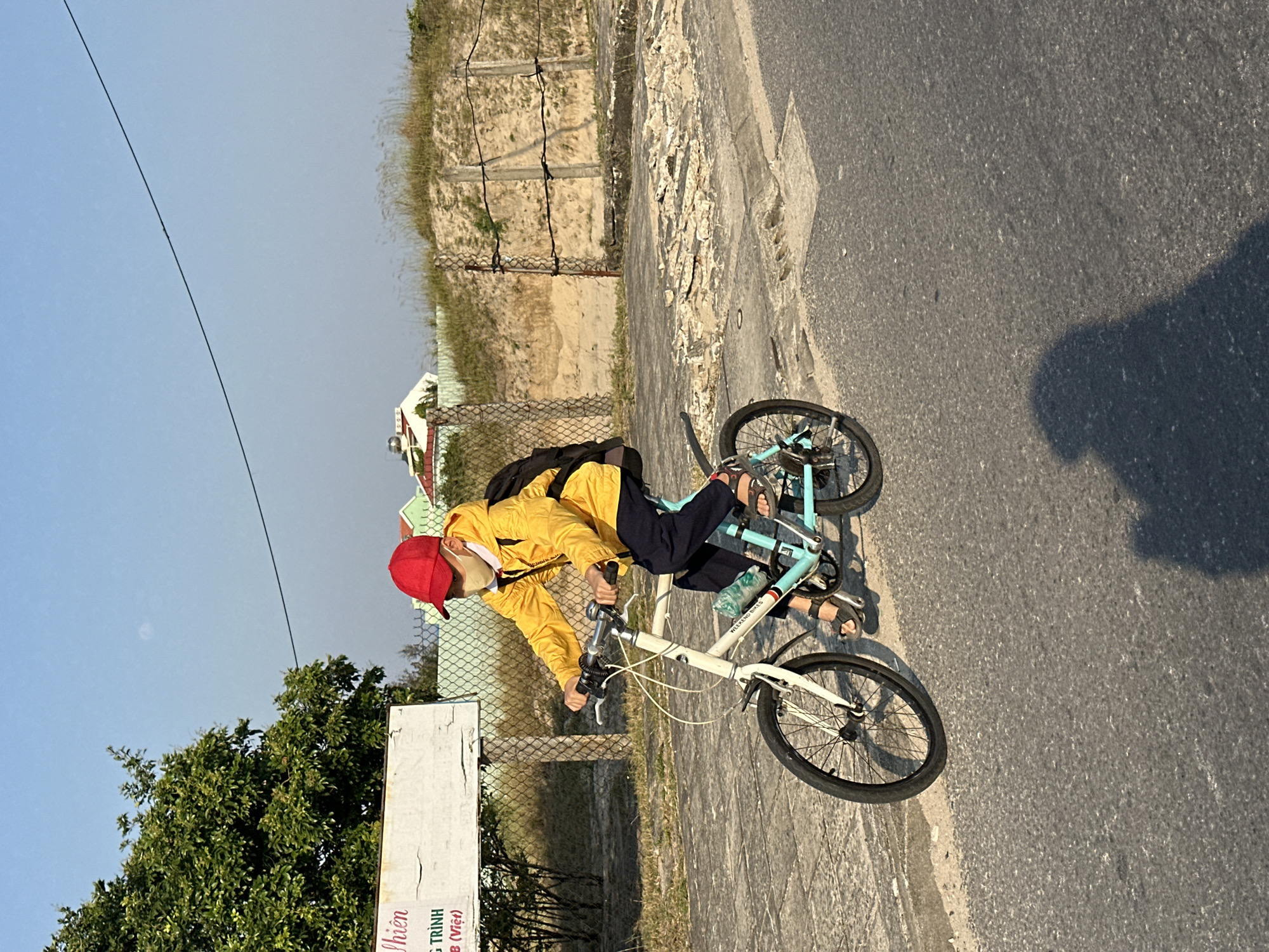 Young cyclist rides through Đà Nẵng streets