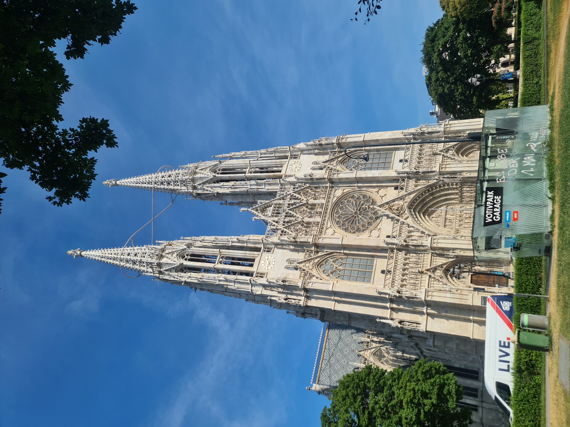 Morning loop around Vienna's Votivkirche, parks, and transit lines