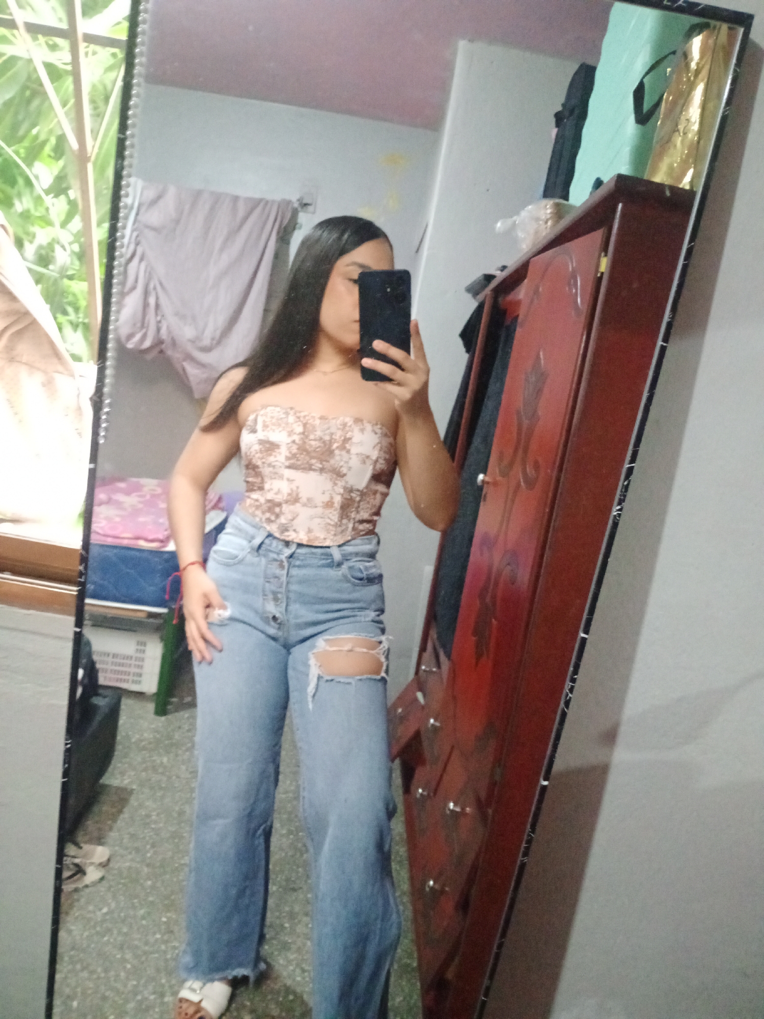 Woman takes mirror selfies in Valle de La Pascua bedroom