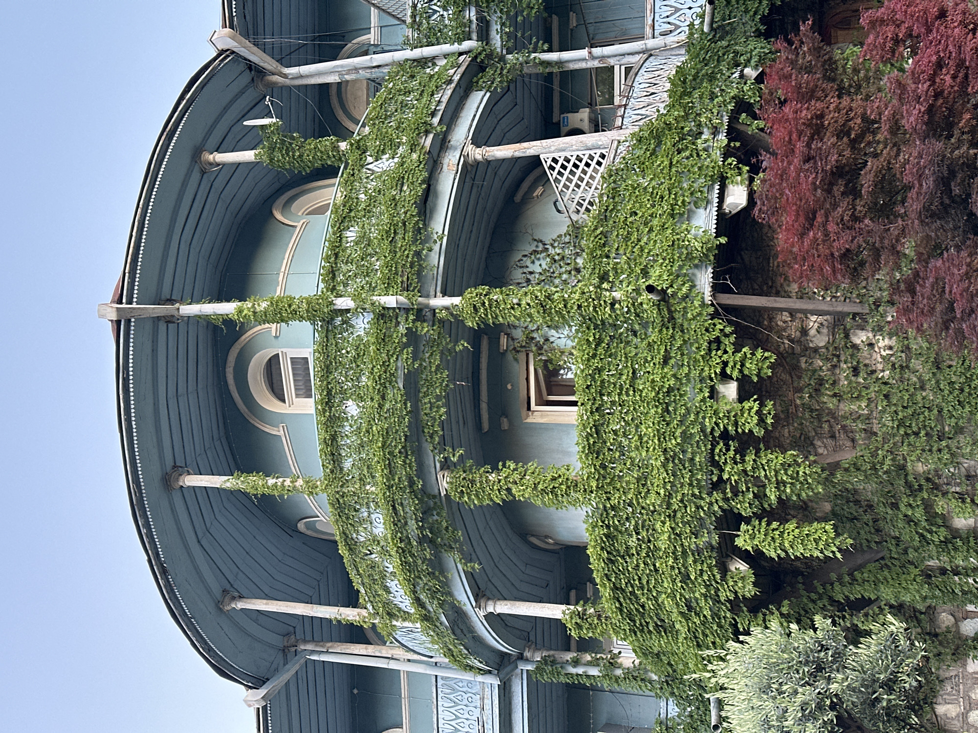 Nine-minute walking documentation tour captures diverse Tbilisi architecture and streetlife