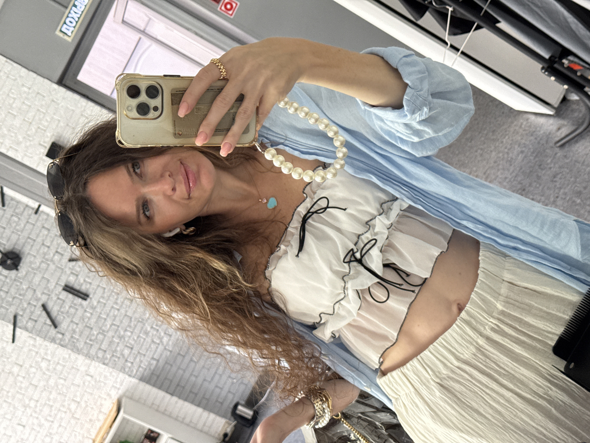 Selfies and floral arrangements at a Moscow salon setting