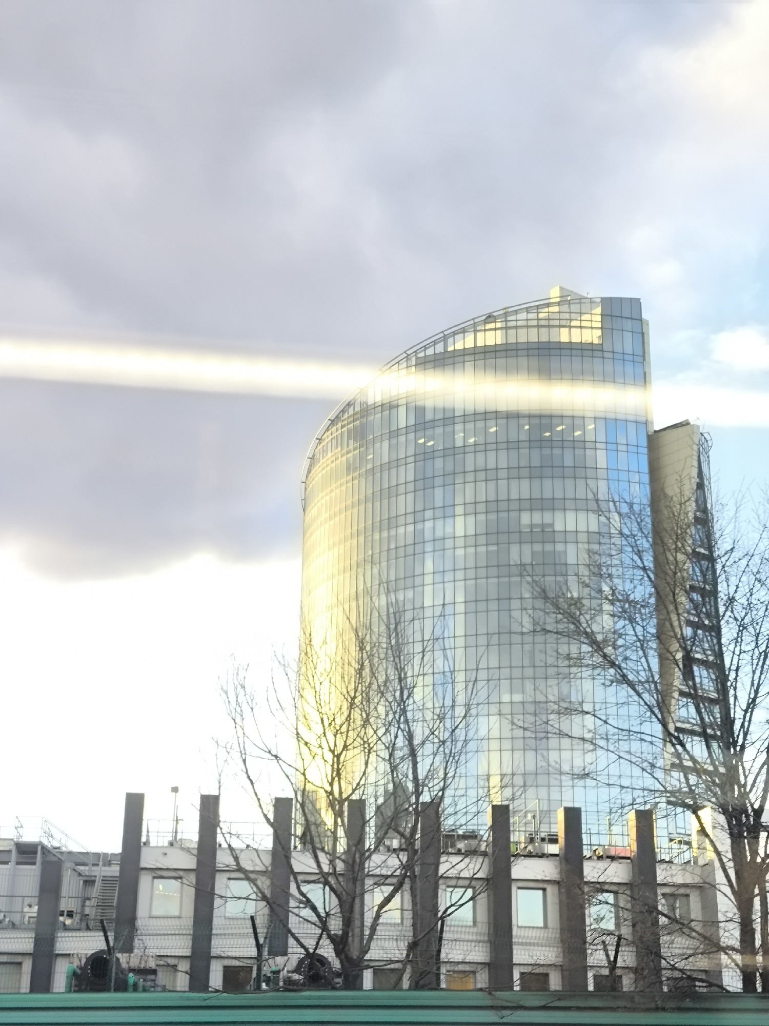 Moscow skyscraper photographed under cloudy afternoon sky