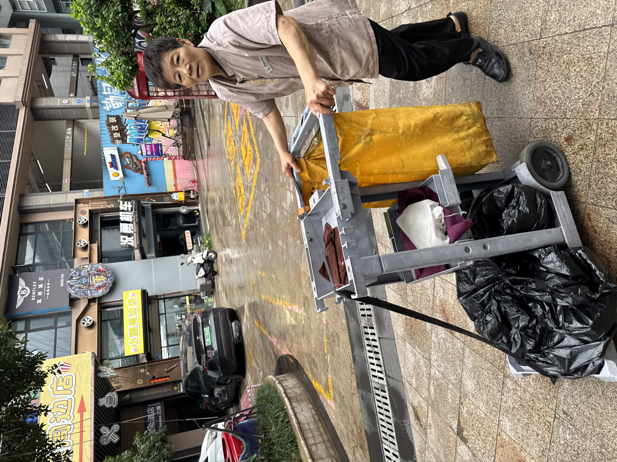 Early morning street life documented across two Chinese districts