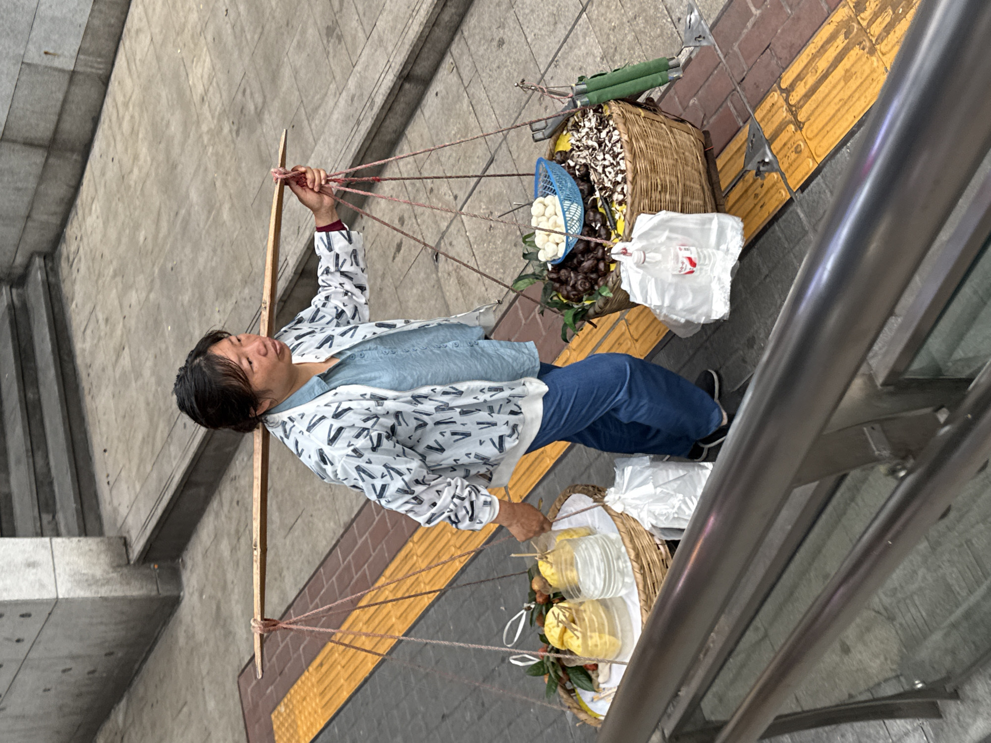 Morning street life captured across Yuzhong District, Chongqing