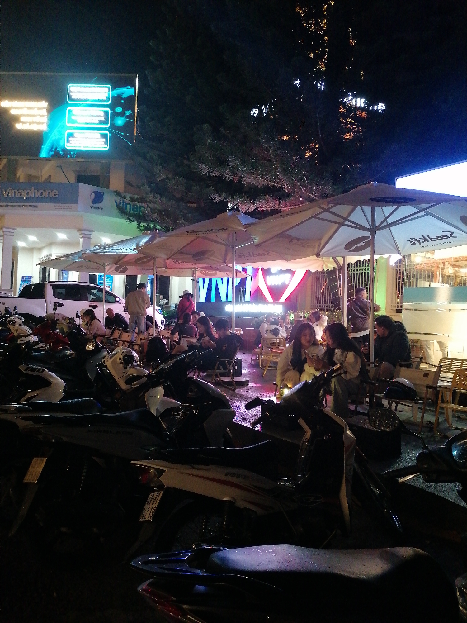 Evening cafe scene documented in Da Lat, Vietnam