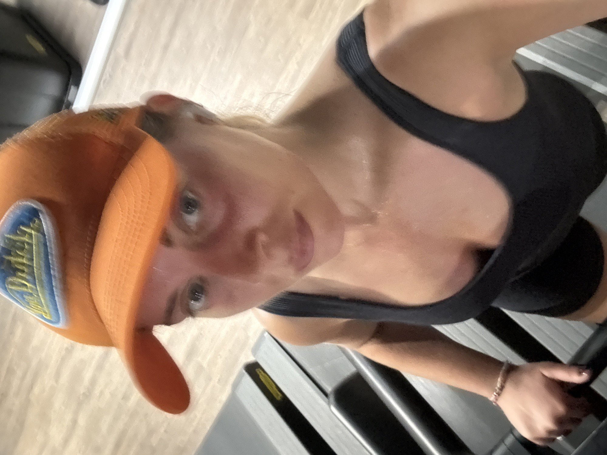 Woman exercises, takes selfies at Paris gym