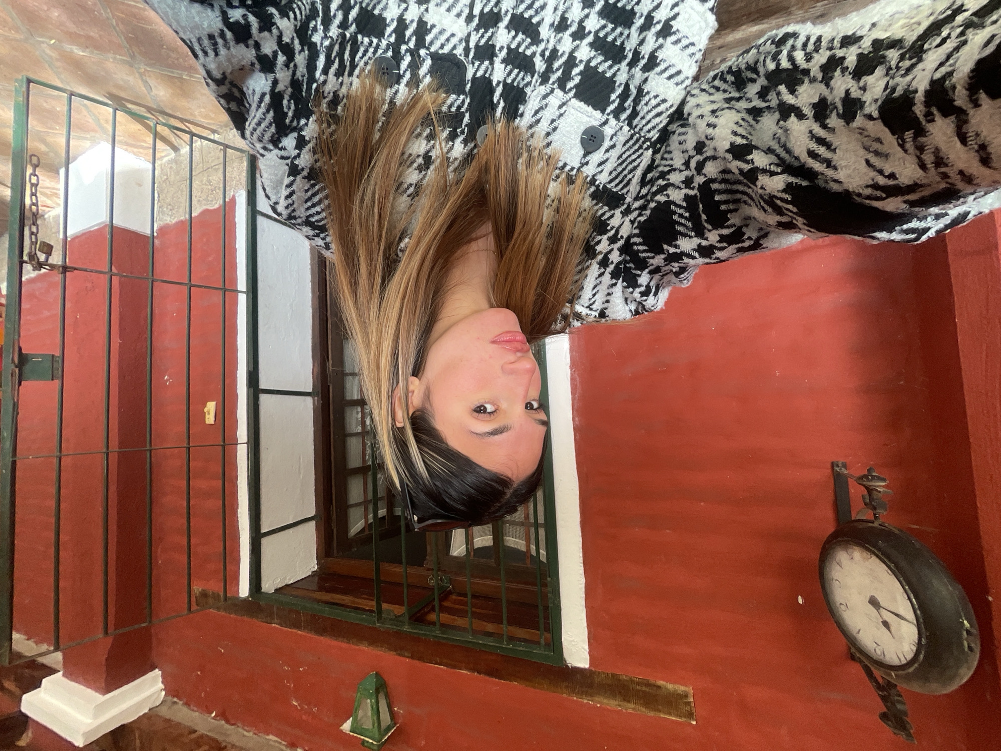 Casual street-level moments in El Rodeo, Argentina
