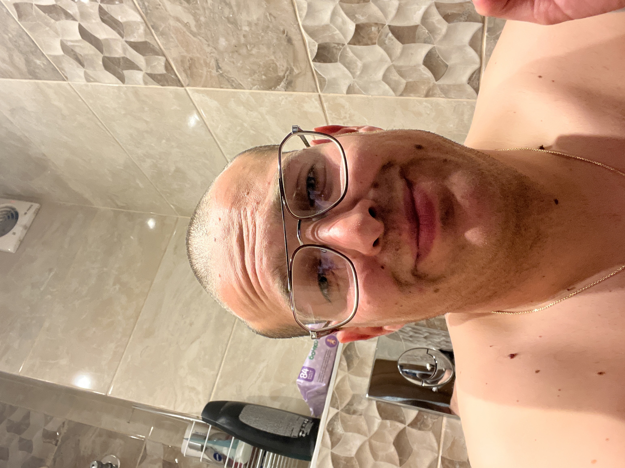 Man takes bathroom selfie while smoking in Varna