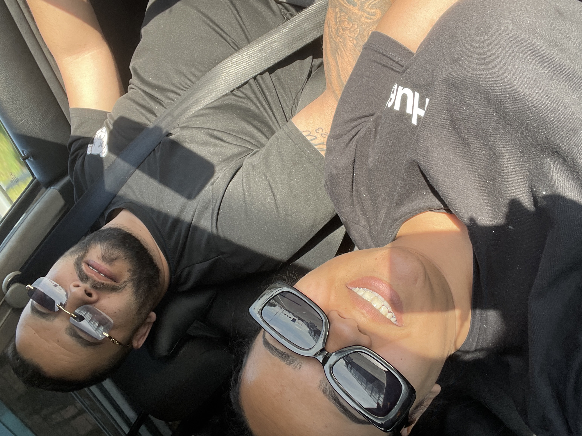 Couple in black clothing spotted in car in Groenekan