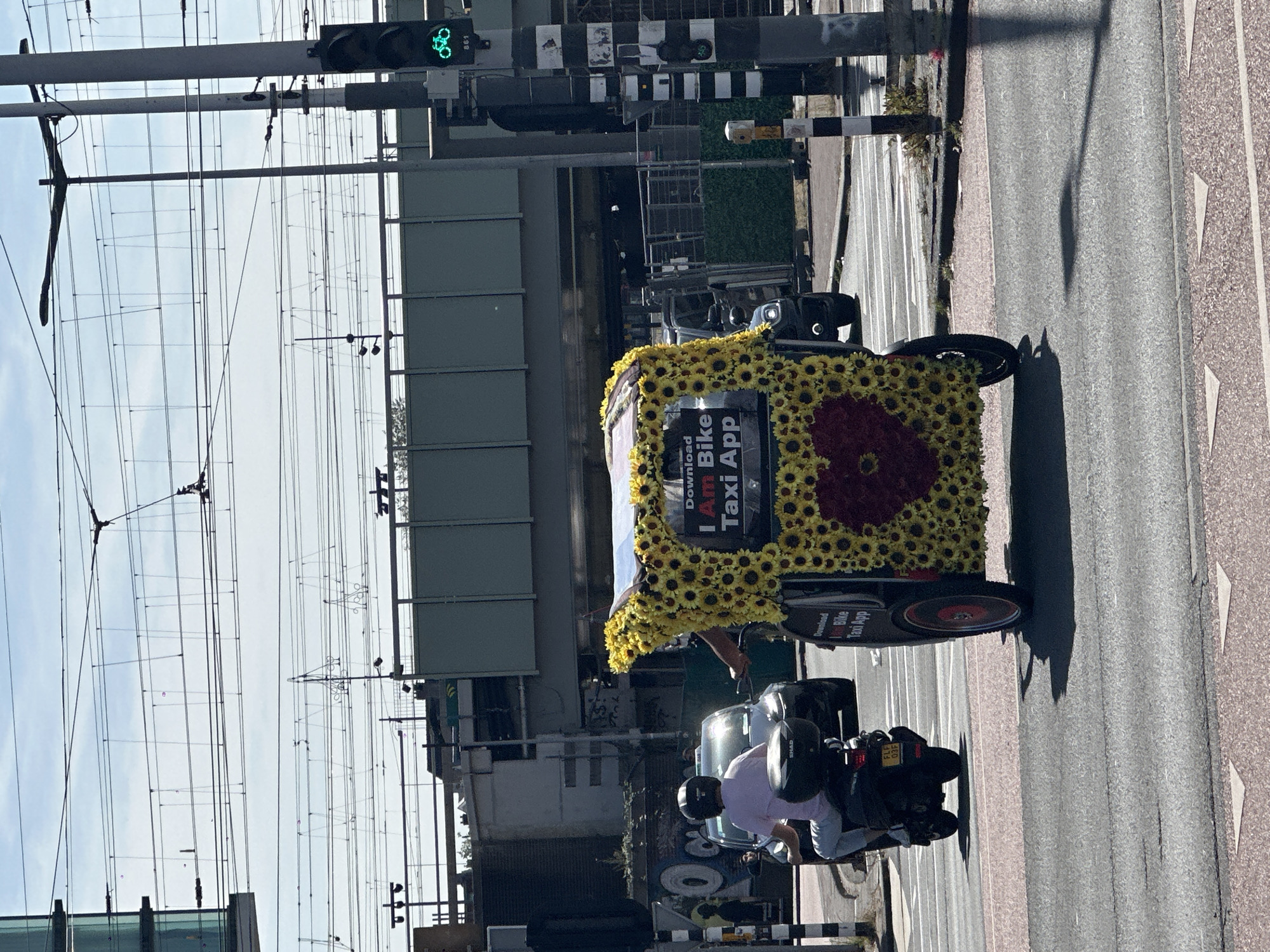 Sunflower-decked tuk-tuk advertises bike taxi app in Amsterdam