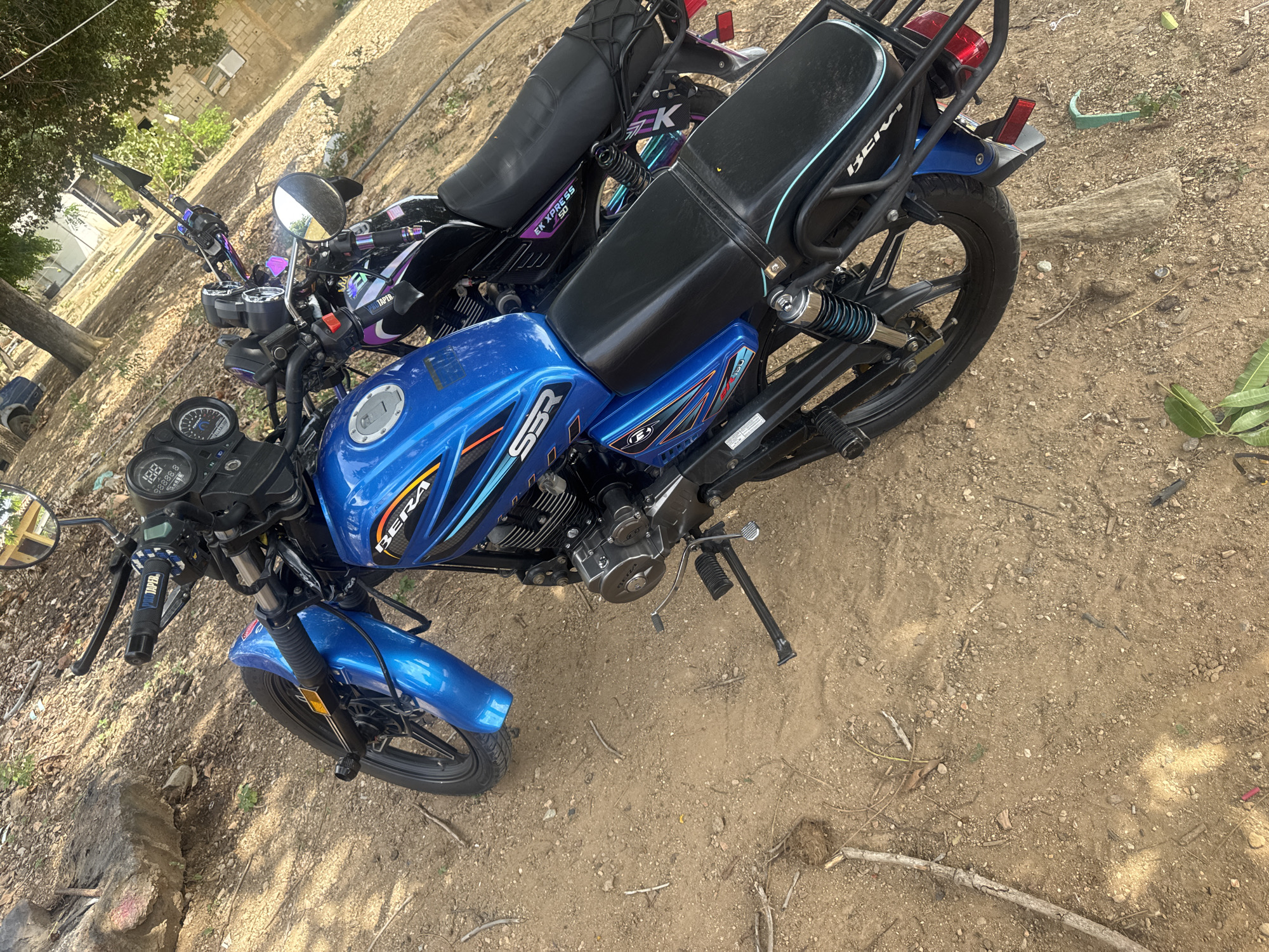 Car repairs and daily life inside a La Tagua home