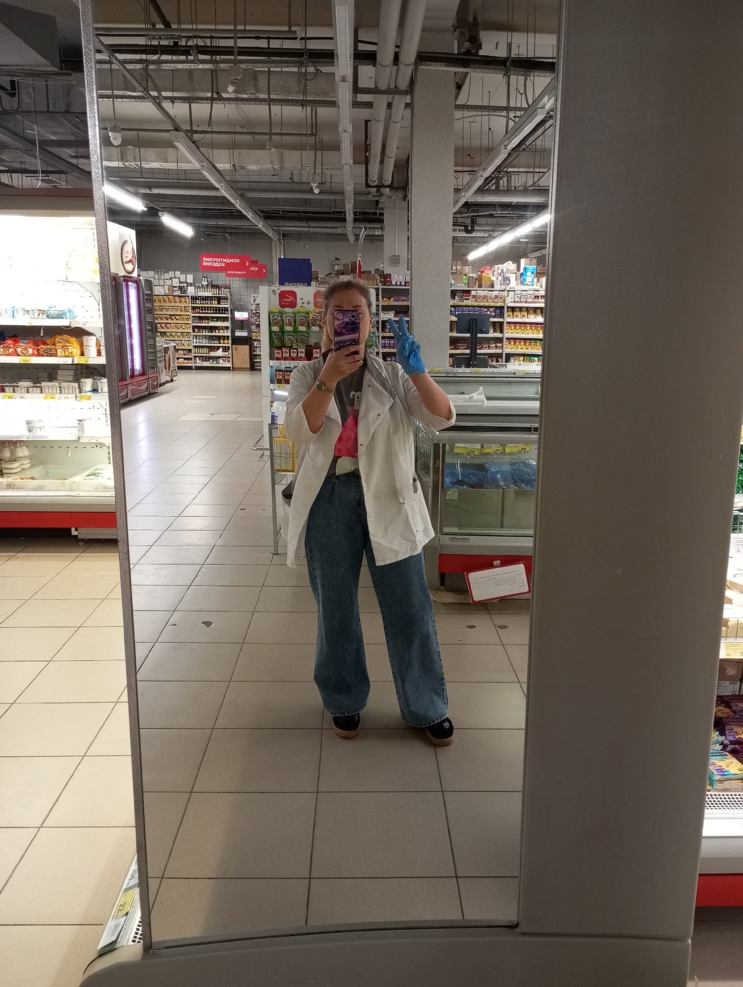 Routine supermarket scenes documented in Kamensk-Uralsky, Russia