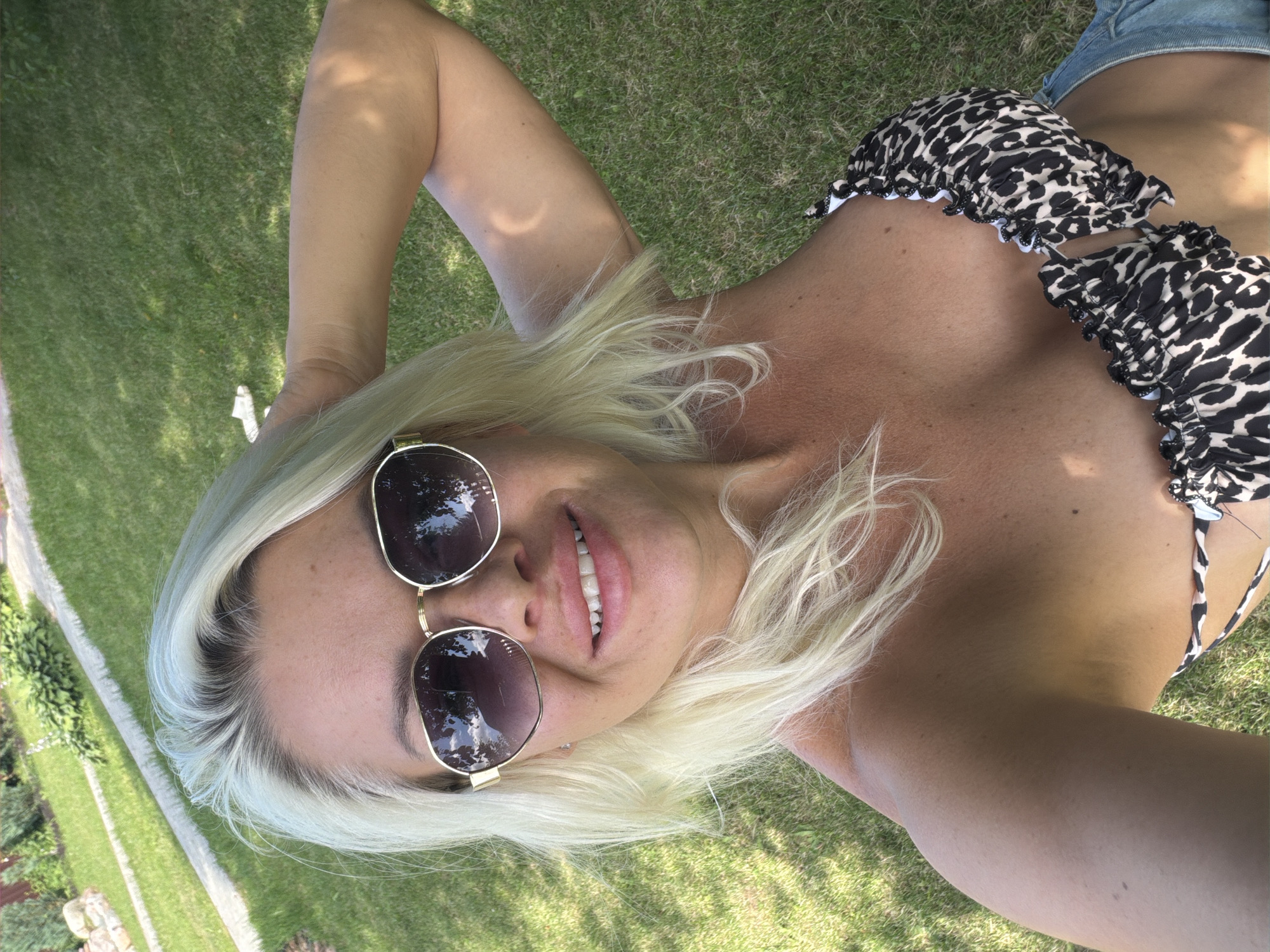 Outdoor selfie and a relaxed table setup on a summer day
