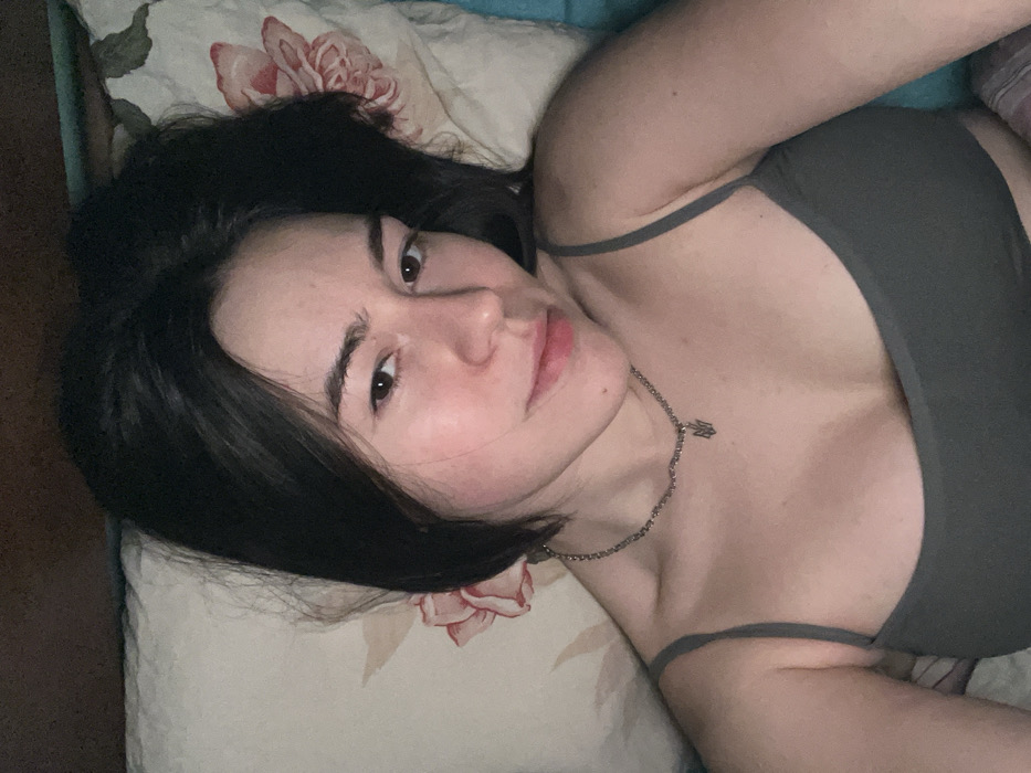 Woman documents personal moments in Odesa over three hours