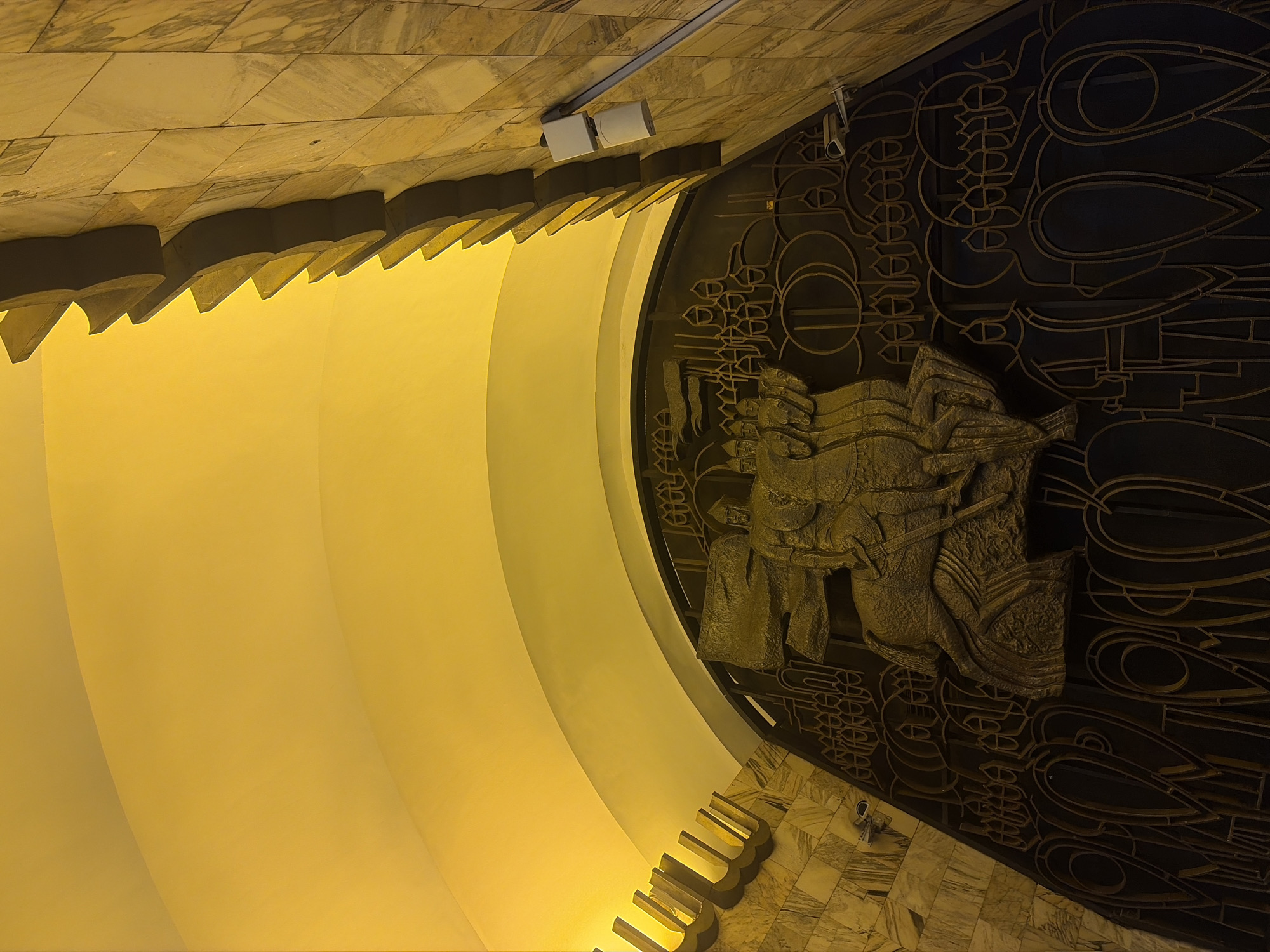 Journey through Saint Petersburg metro system documented by witness