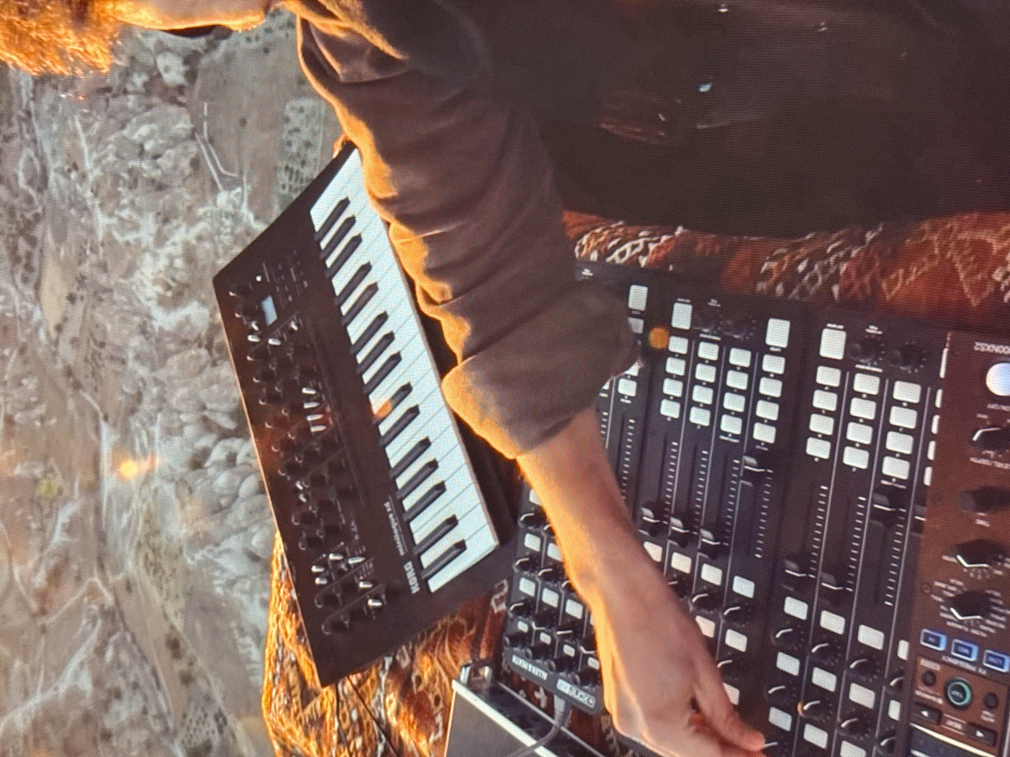 Live synth performance at a Baku amphitheater, hot air balloon included