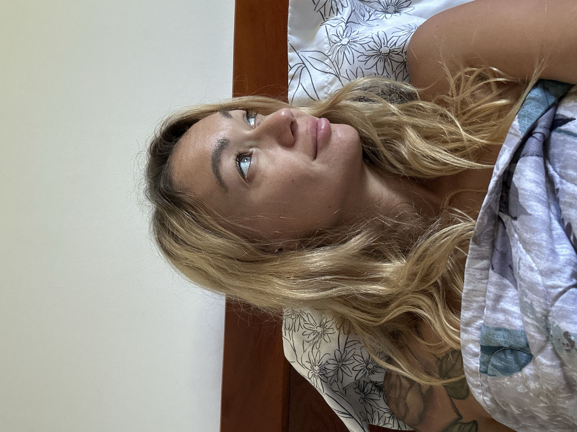 Lazy morning in Mũi Né: flowers, construction, and Russian poetry