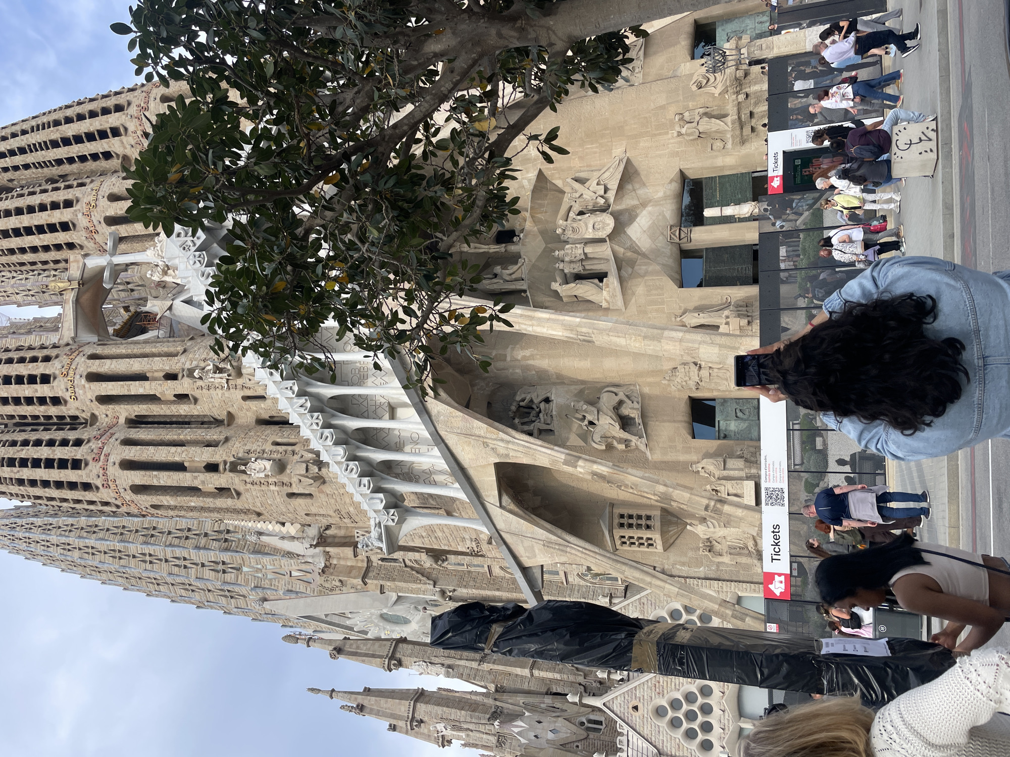 Outdoor dance gathering near Sagrada Familia draws casual participants