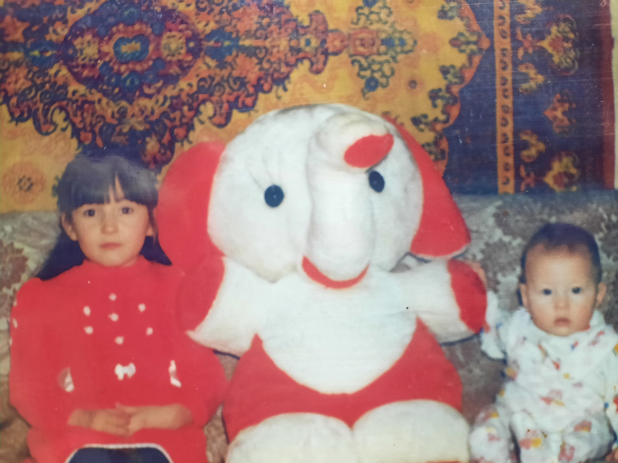 Family portraits captured during afternoon in Архангельское, Russia