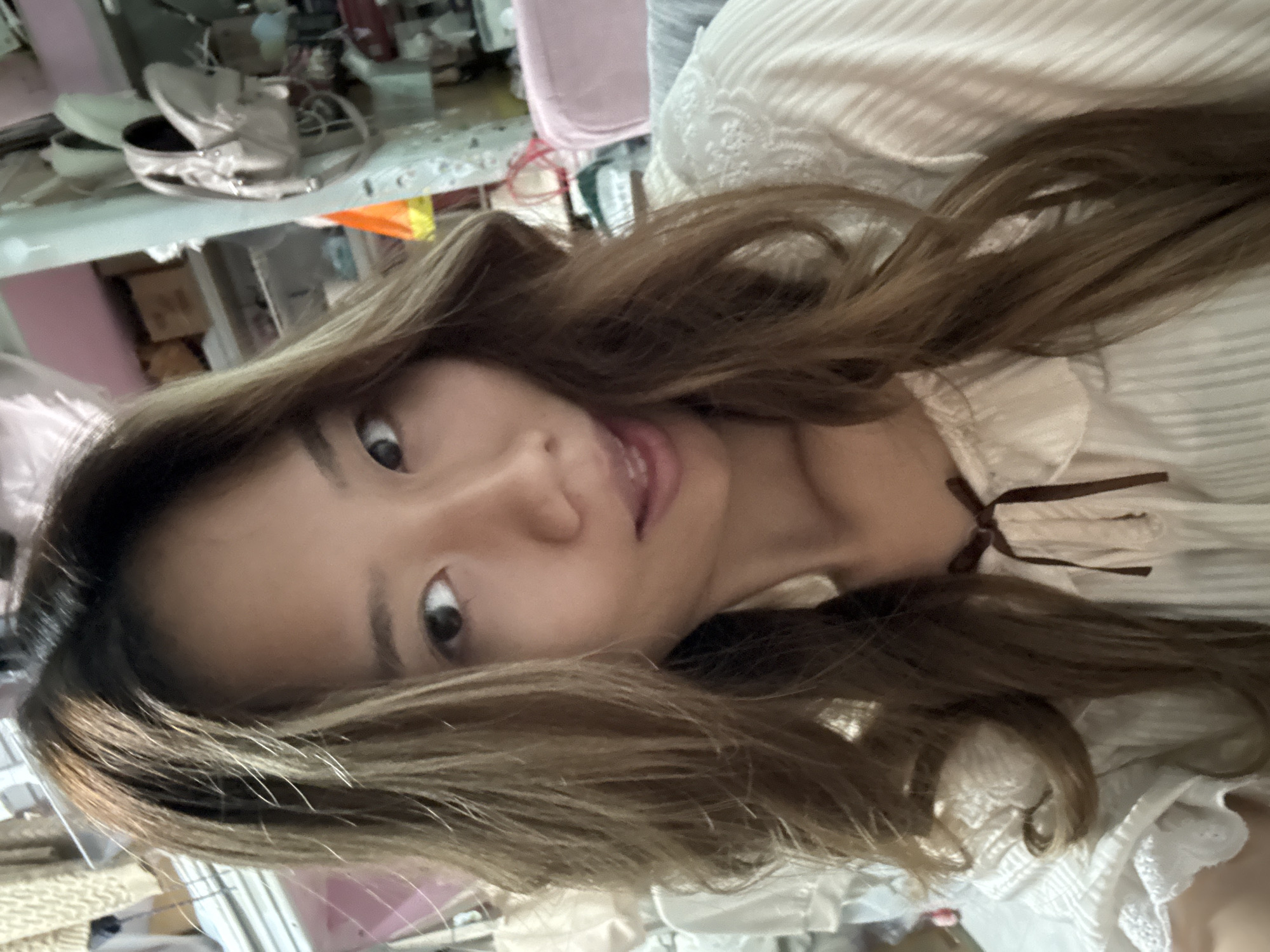 Woman takes selfies, makes videos indoors in Nan'an District