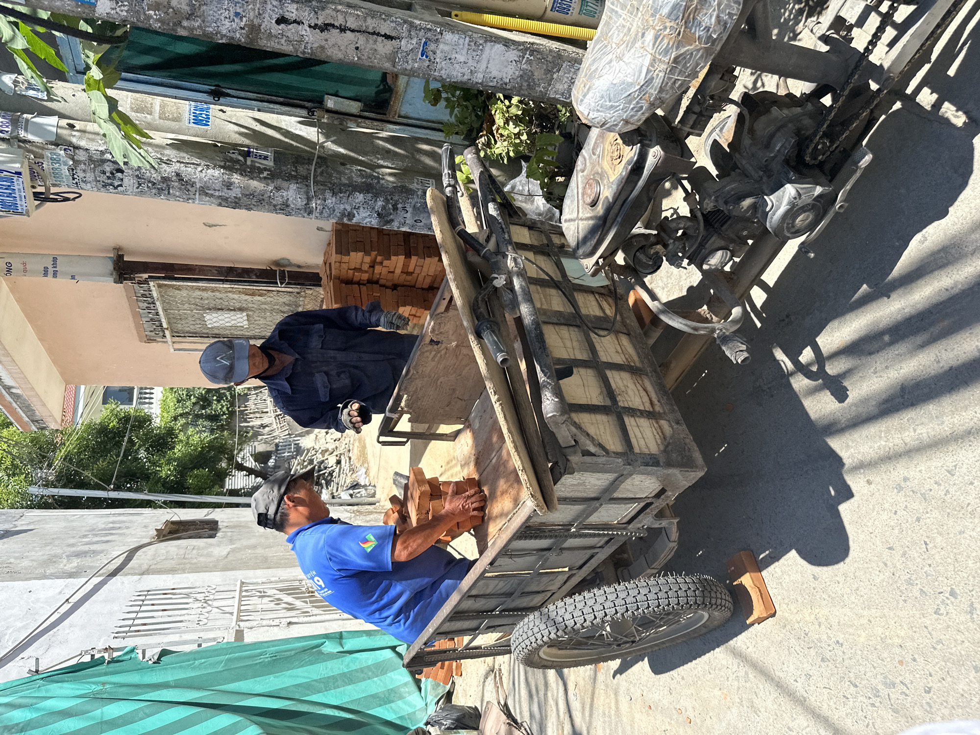 Early morning street life documented in Bac Nha Trang Ward