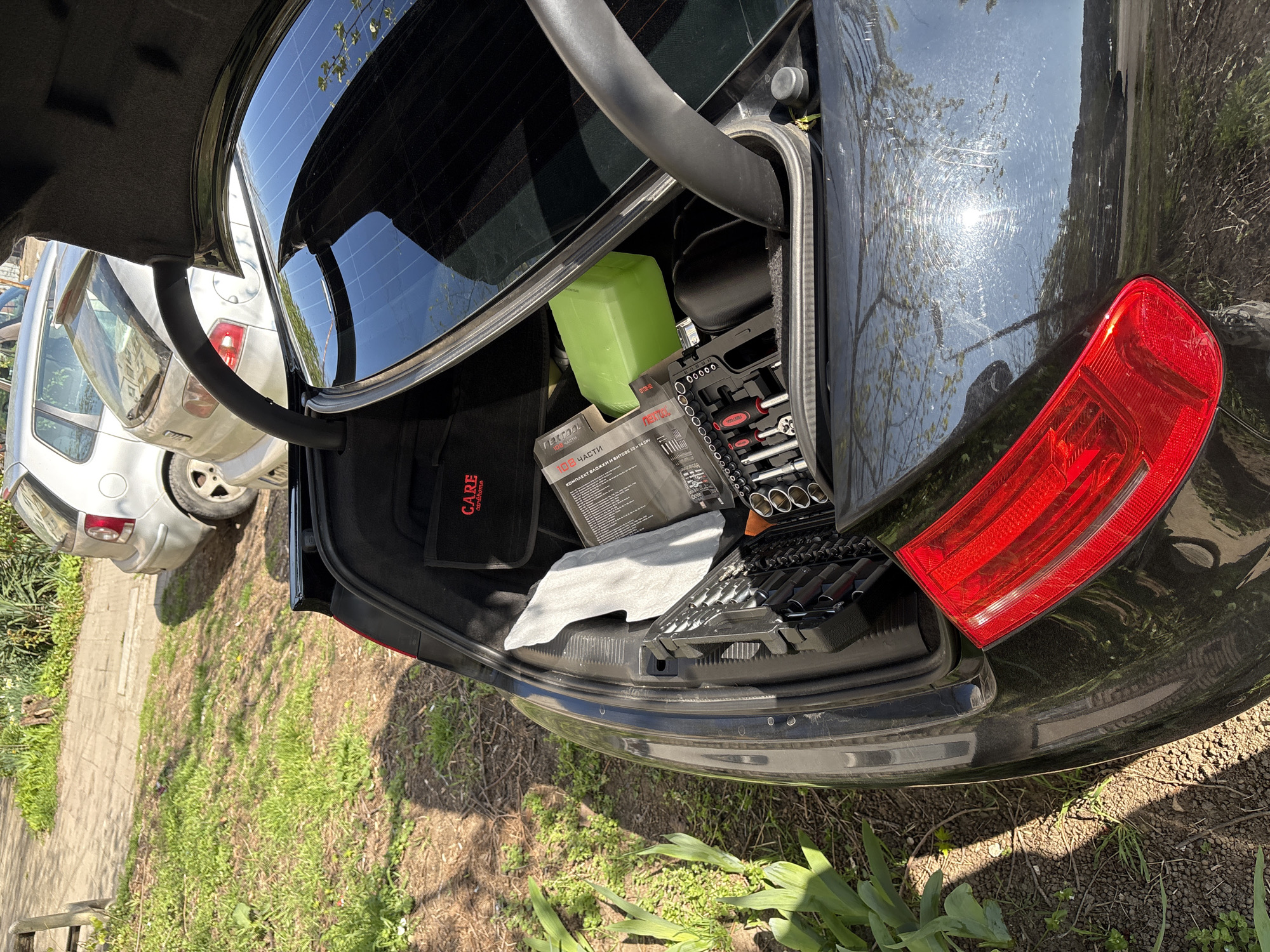 Person observed near open car trunk in Vidin, Bulgaria
