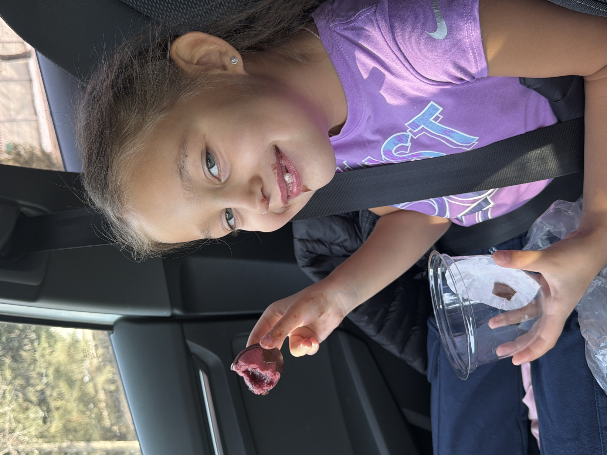 Child enjoys dessert in car in Krasnoyarsk