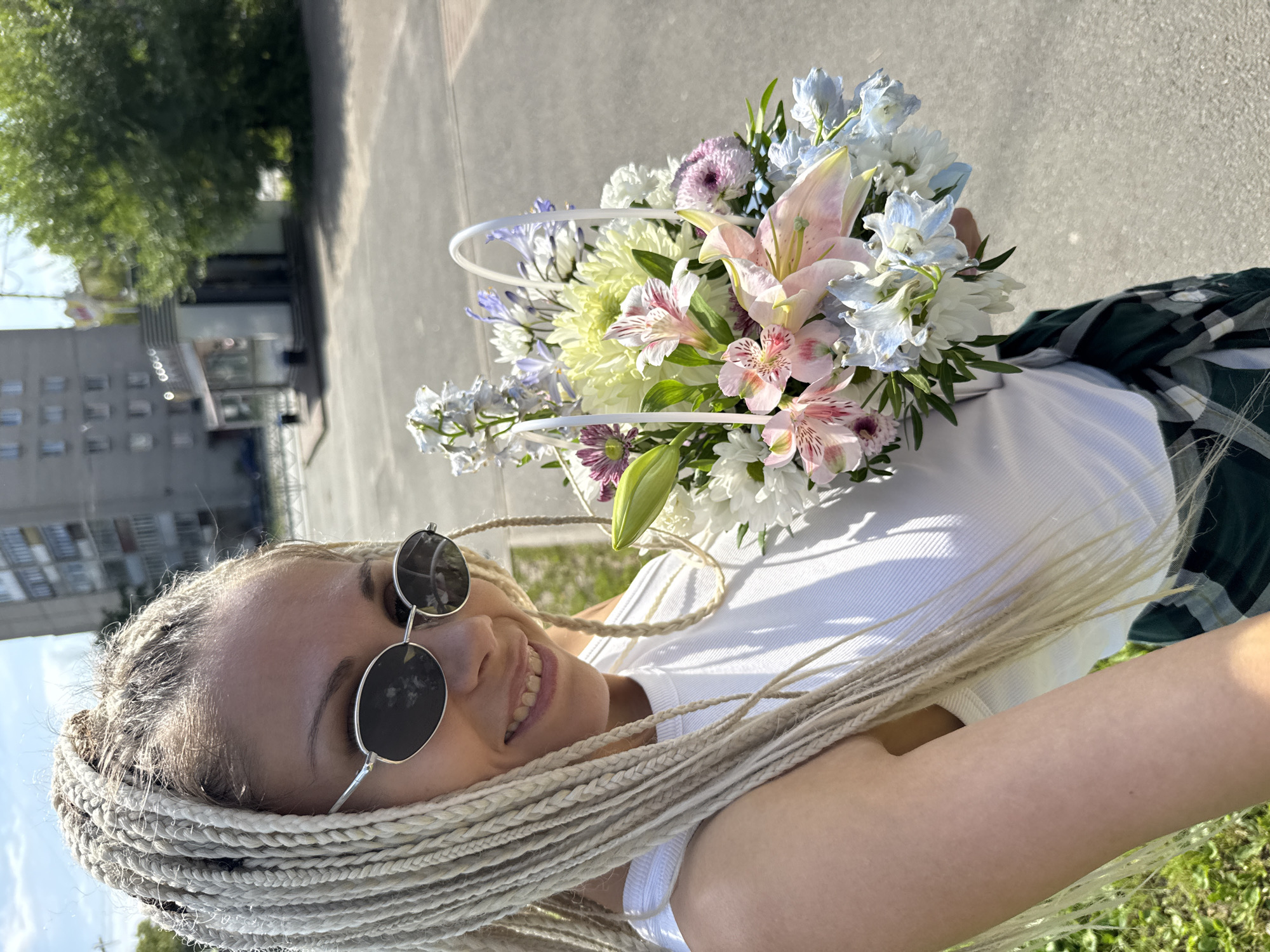 Morning out in Rusanovo: flowers, rail tracks, and transit selfies