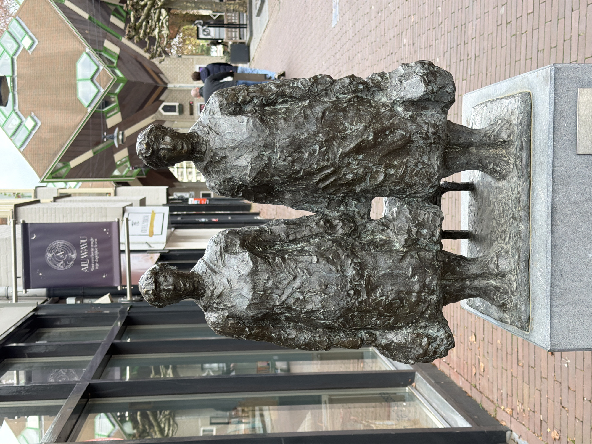 Bronze sculpture and cube houses documented in Helmond