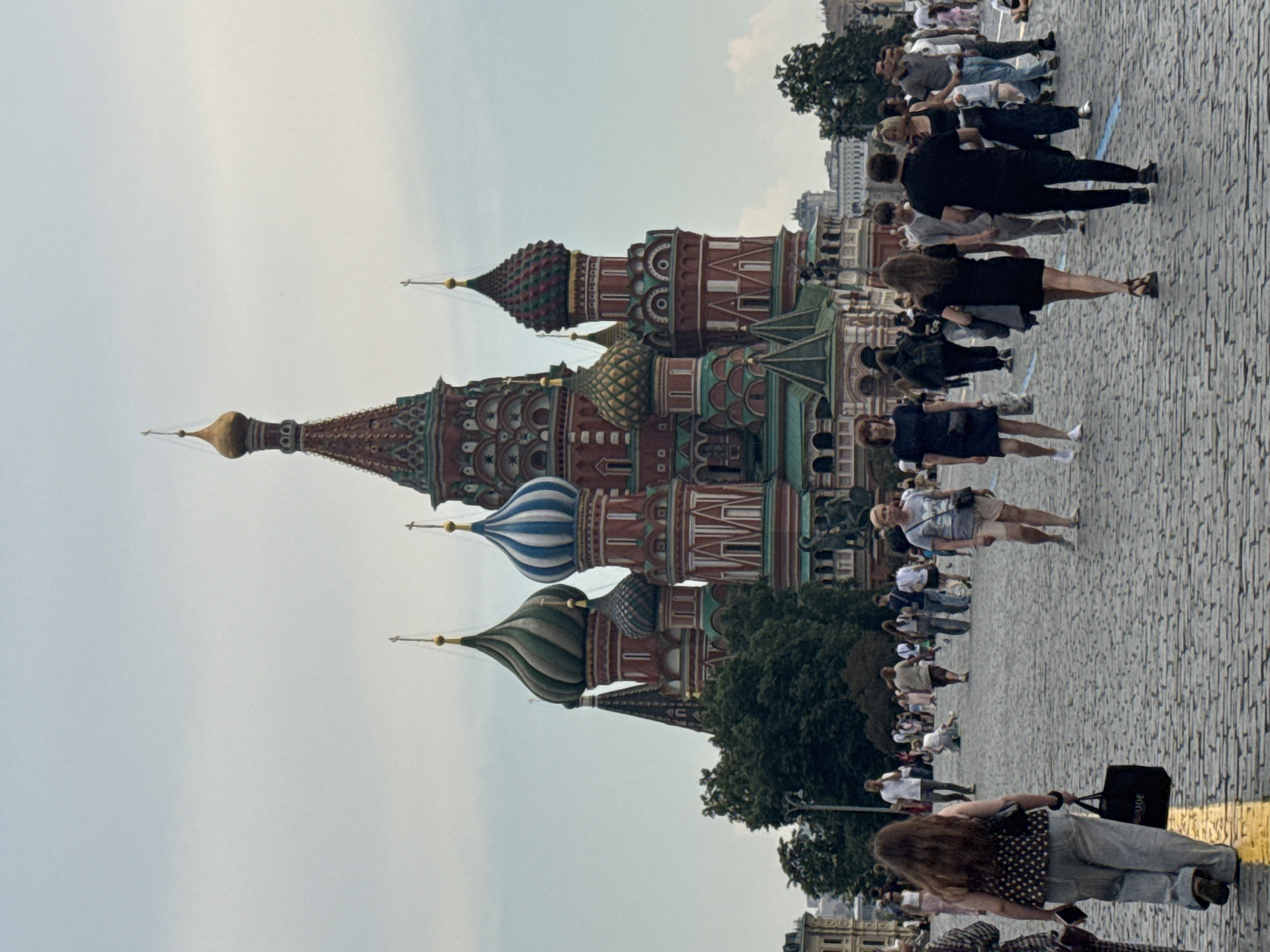 Afternoon scenes documented across Moscow's Red Square landmarks