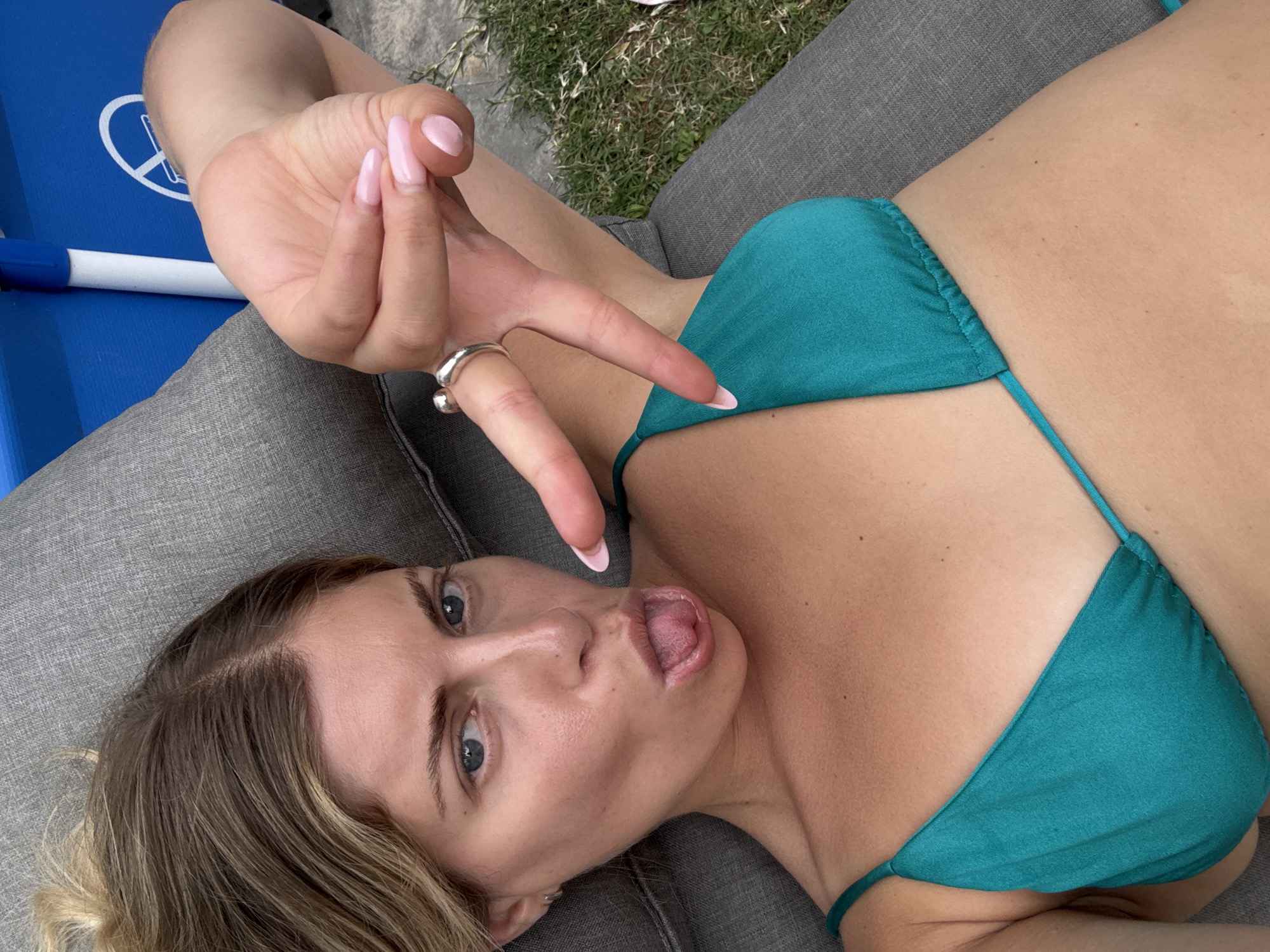 Afternoon lounging and selfies in Rueil-Malmaison backyard