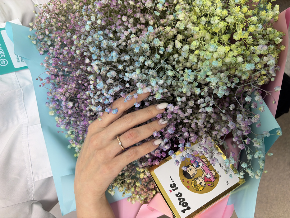 Valentine's Day flower exchange captured in Chaikovsky, Russia
