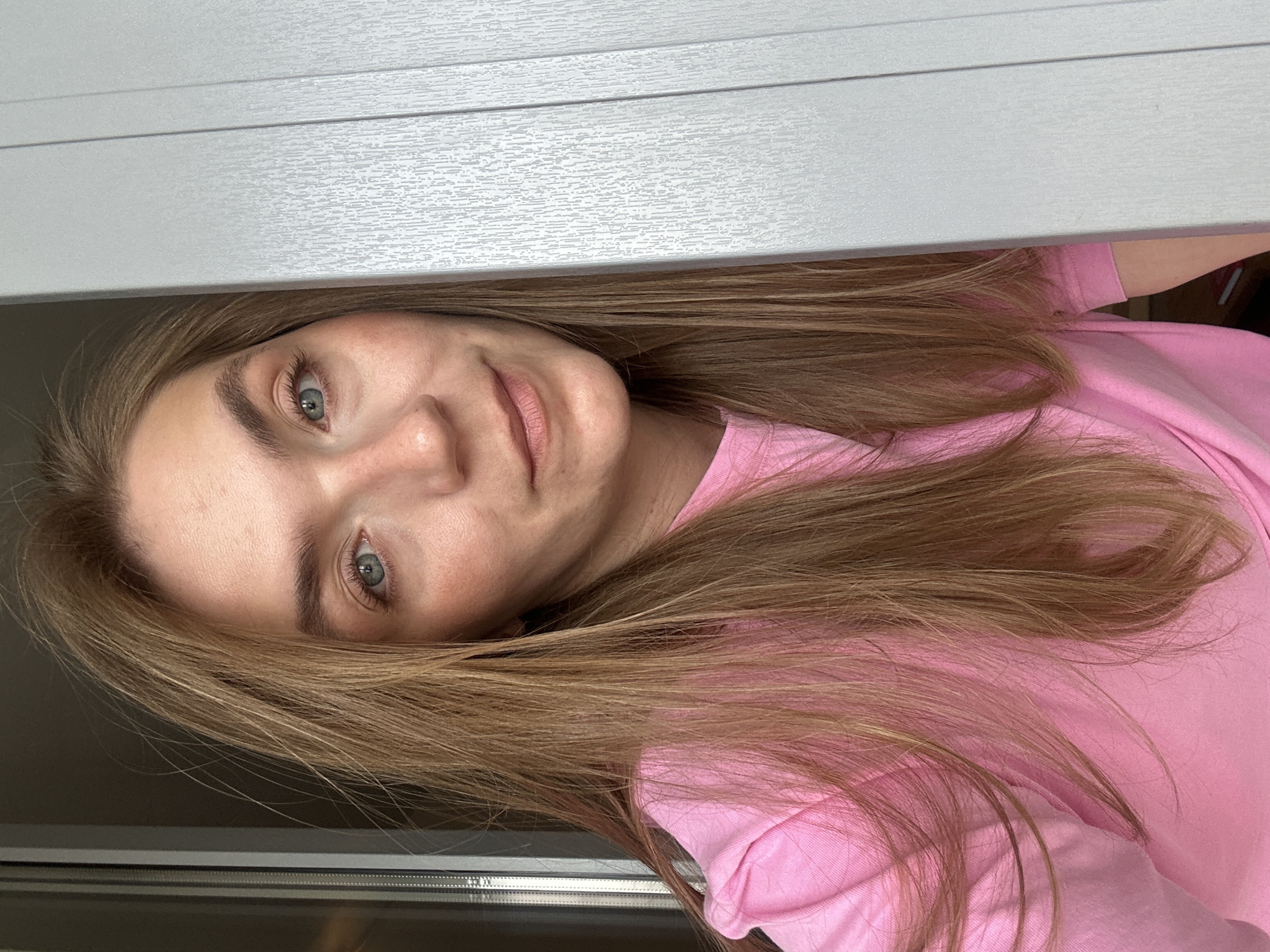 Woman in pink photographed twice in Minsk morning session