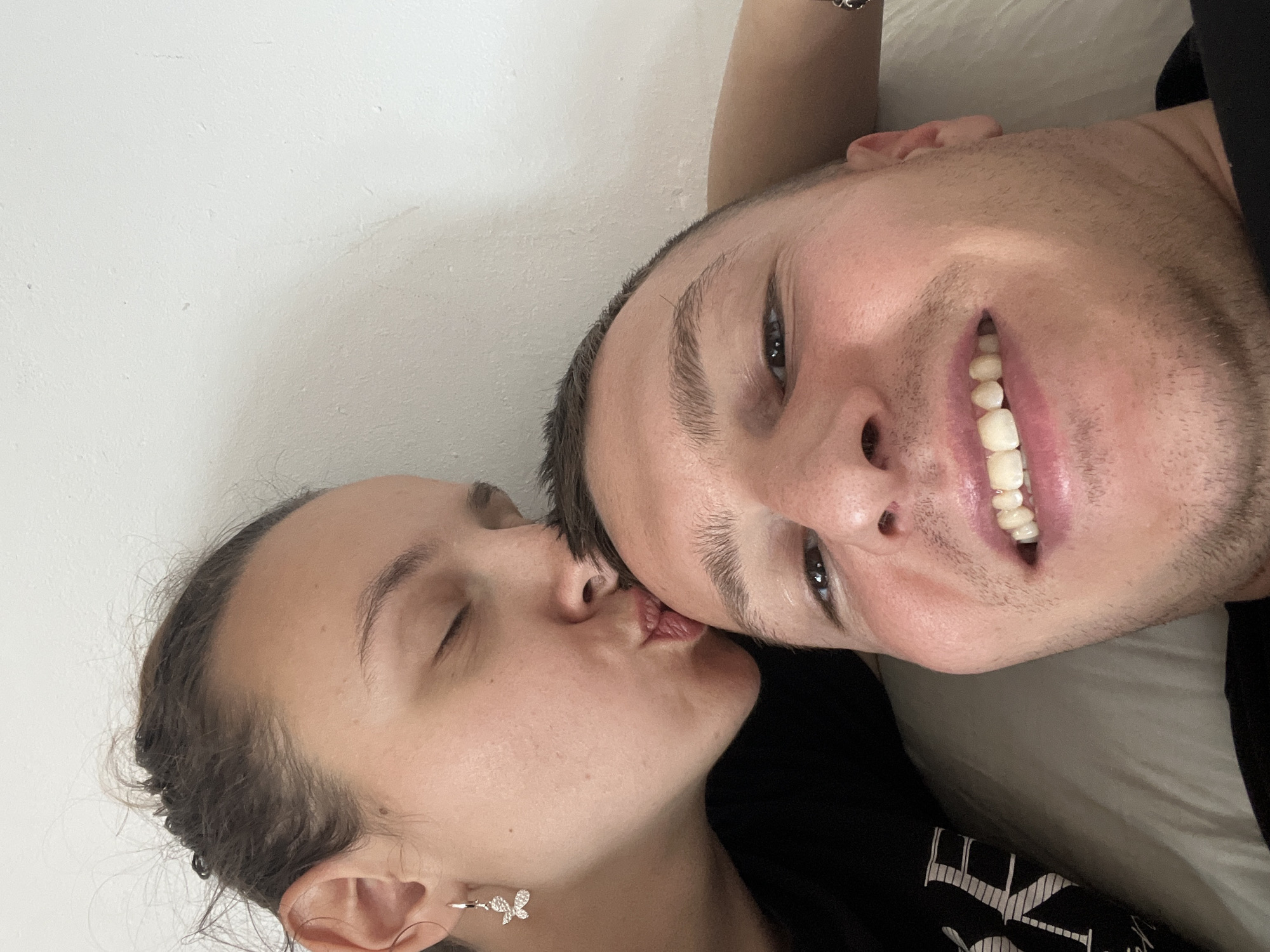 Couple shares intimate moment in Saarbrücken home