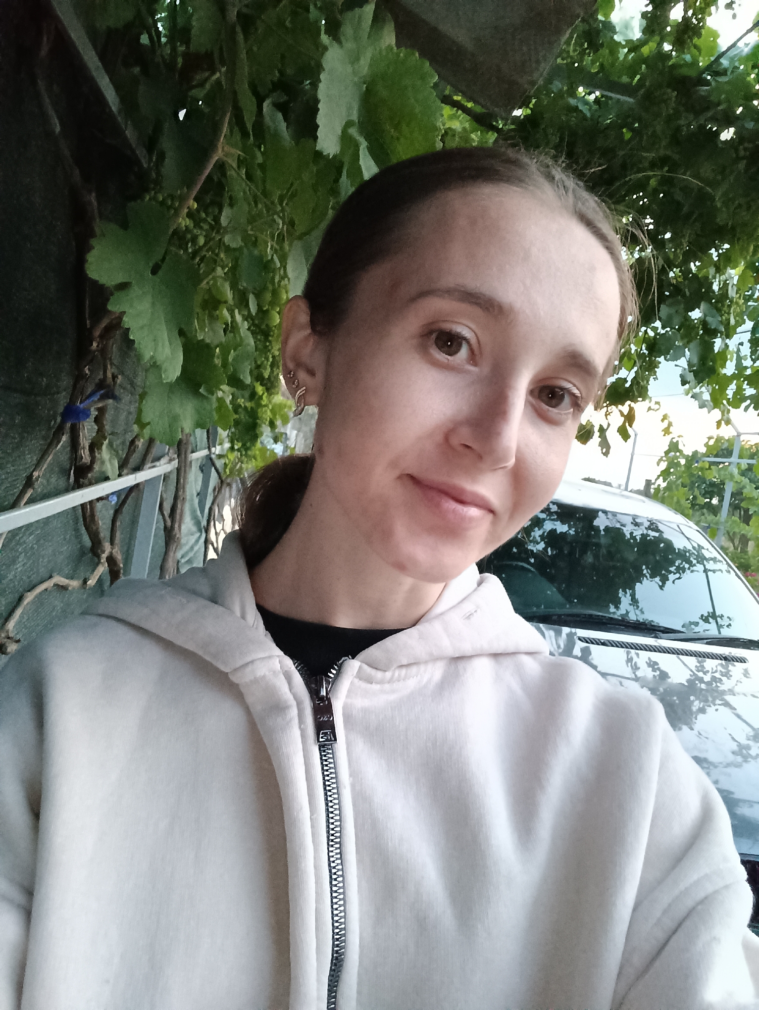 Garden evening in Vypasne: selfies, flowers, and a tabby cat