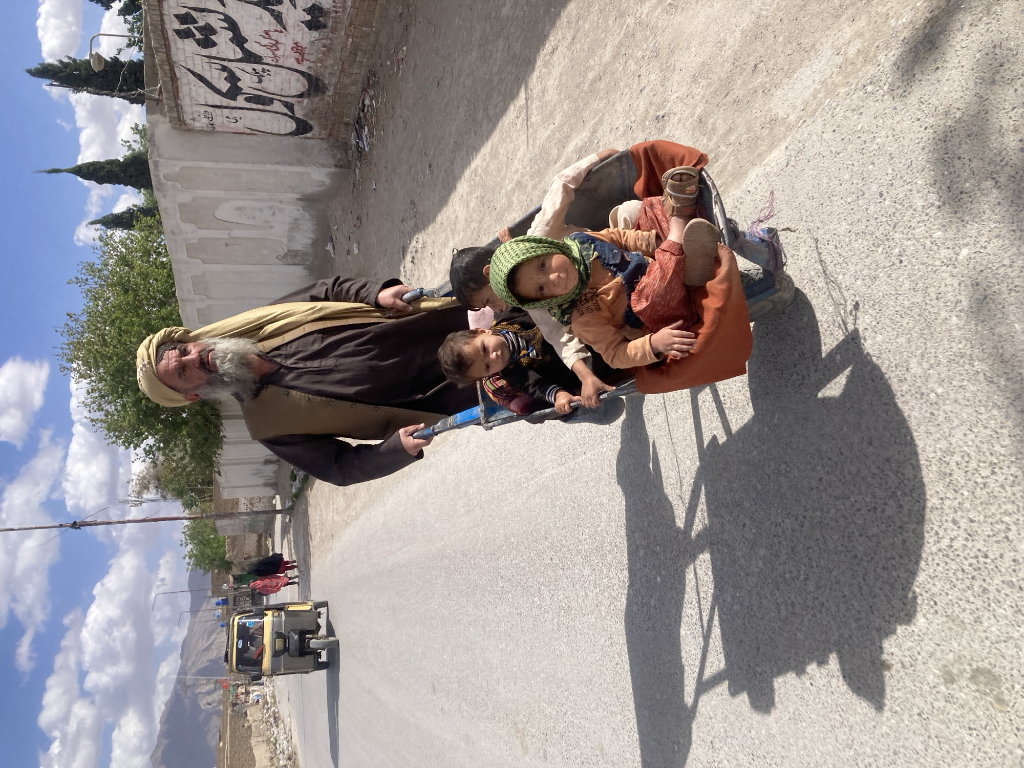 Man transports children in wheelbarrow on Quetta road