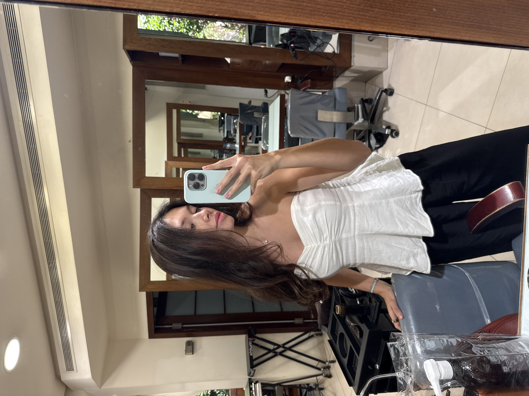 Woman documents hair salon visit through mirror selfies in Petah Tikva