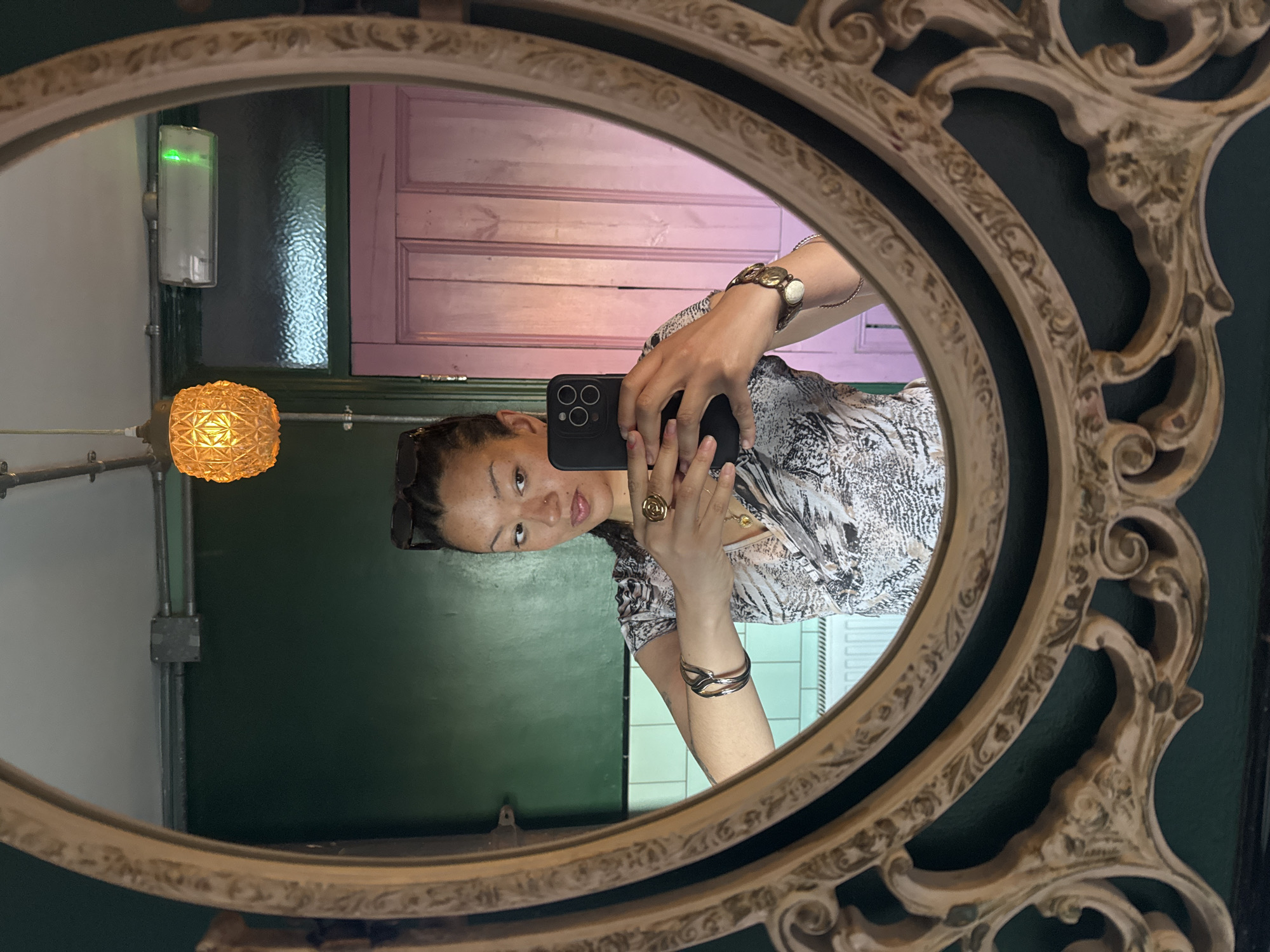 London moments captured: selfie, outdoor dining, urban decay