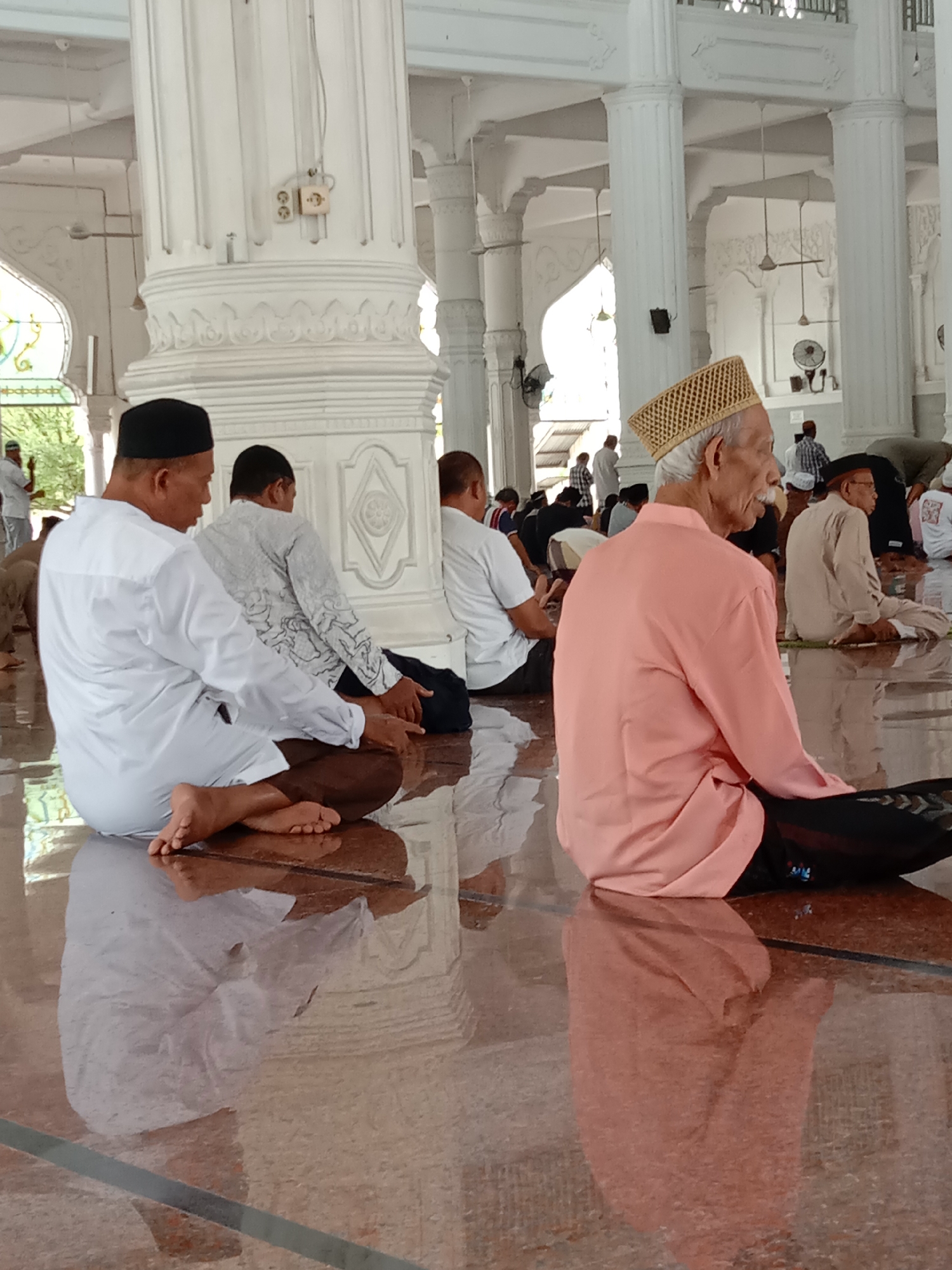 Prayer time inside Lhokseumawe's Baiturrahman Grand Mosque