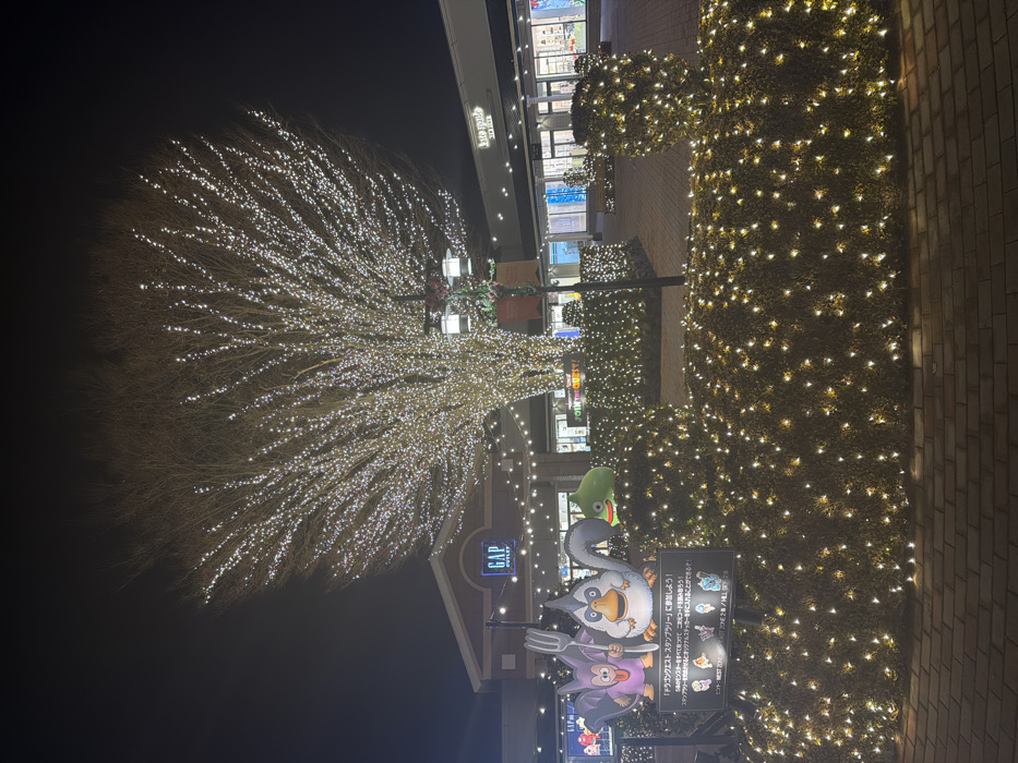Illuminated tree display observed at Gotemba Premium Outlets
