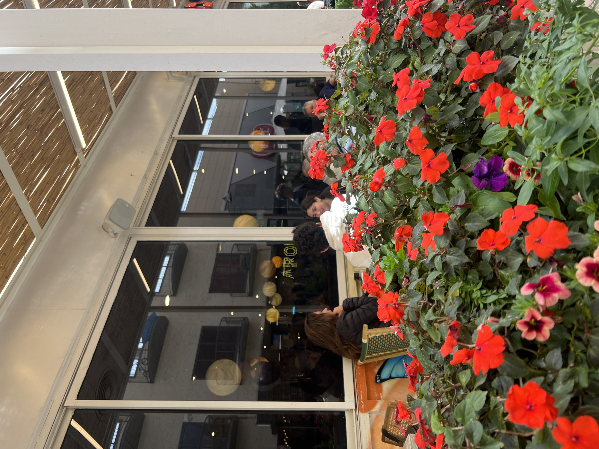 Morning retail activity documented across Kiryat Bialik commercial district