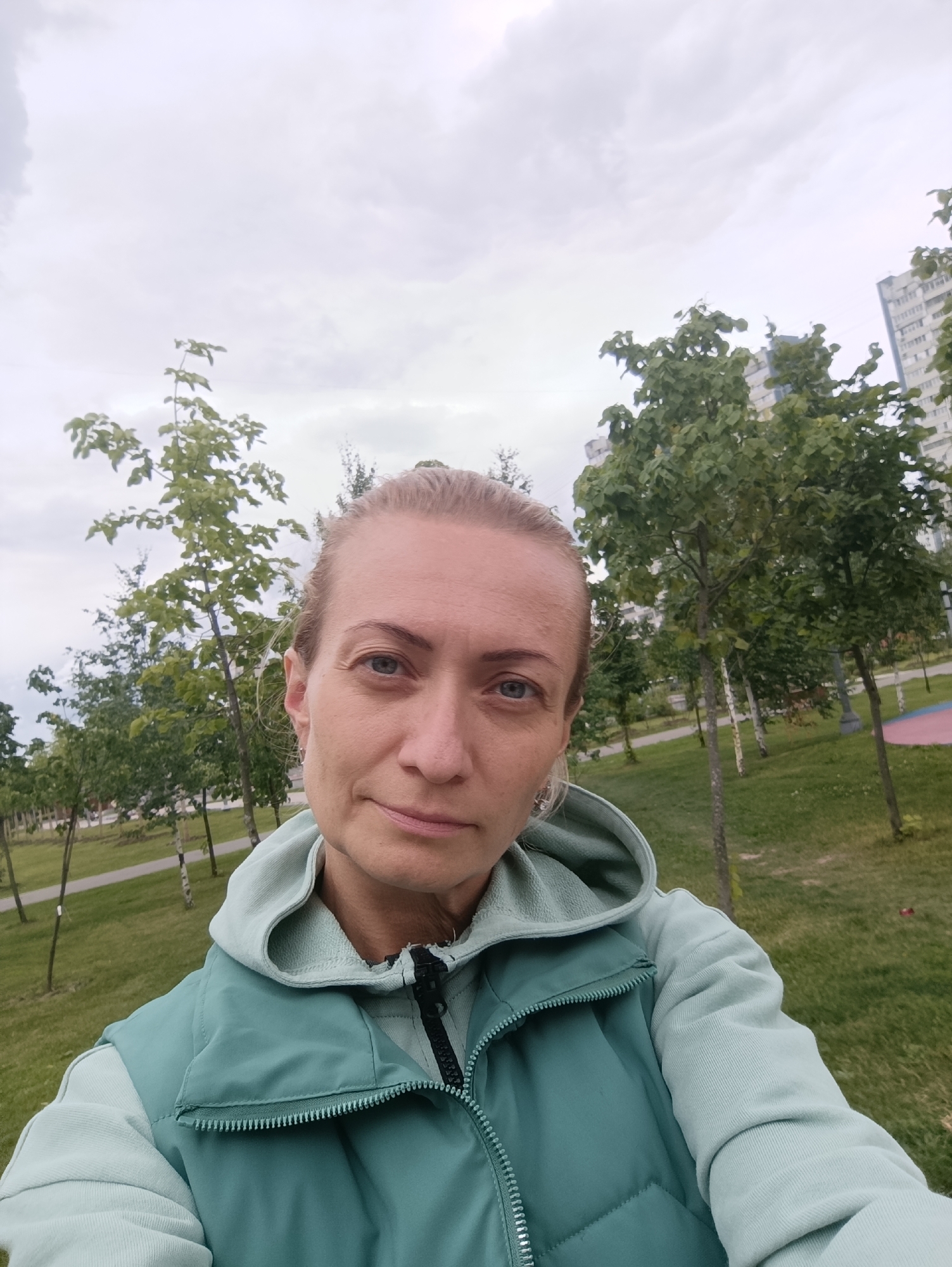 Casual park moments in Moscow, mid-July afternoon