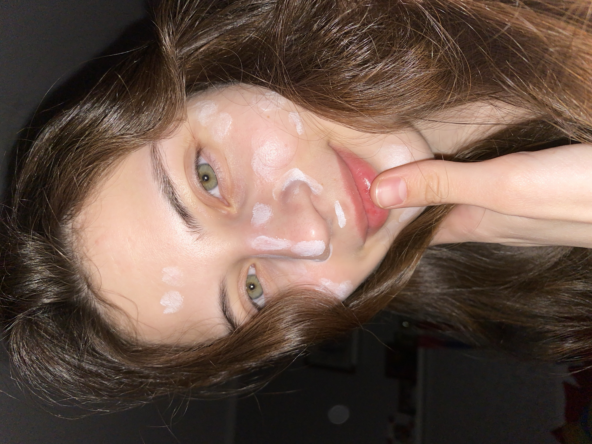 Woman documents skincare routine in Votkinsk, Russia