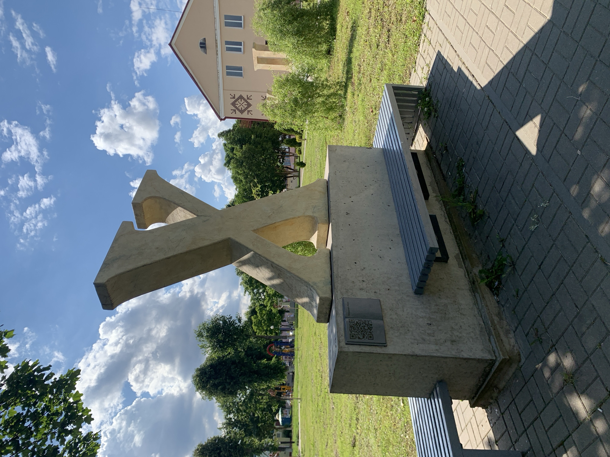 Daily life documented across Kapyĺ, Belarus in 13-minute afternoon walk