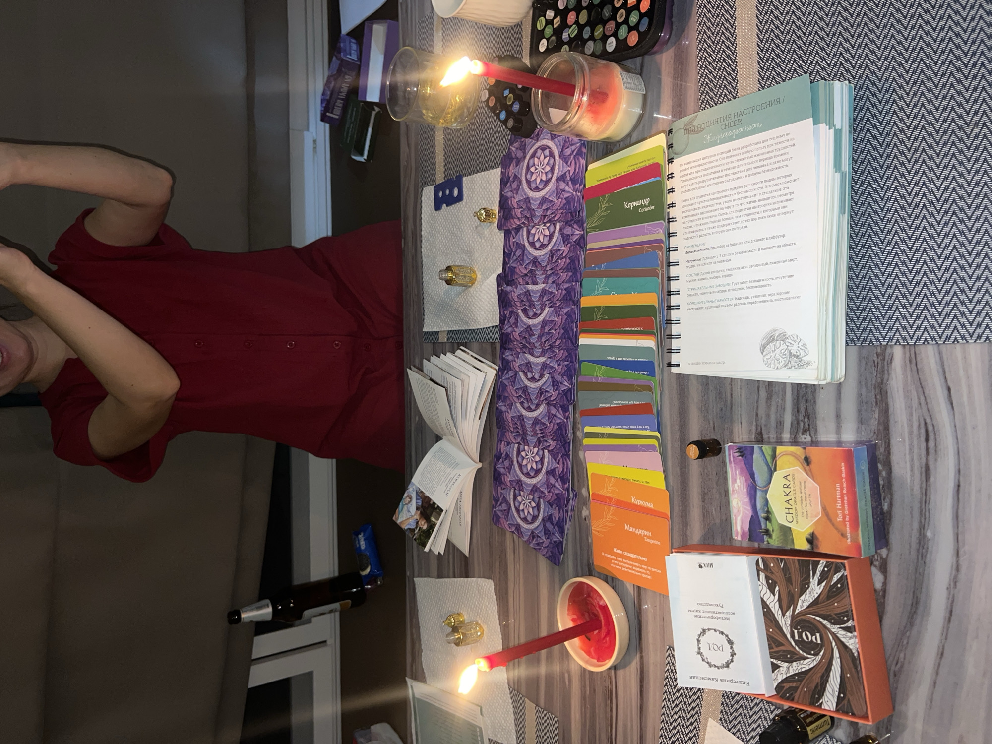 Spiritual card reading session documented in Si Sunthon