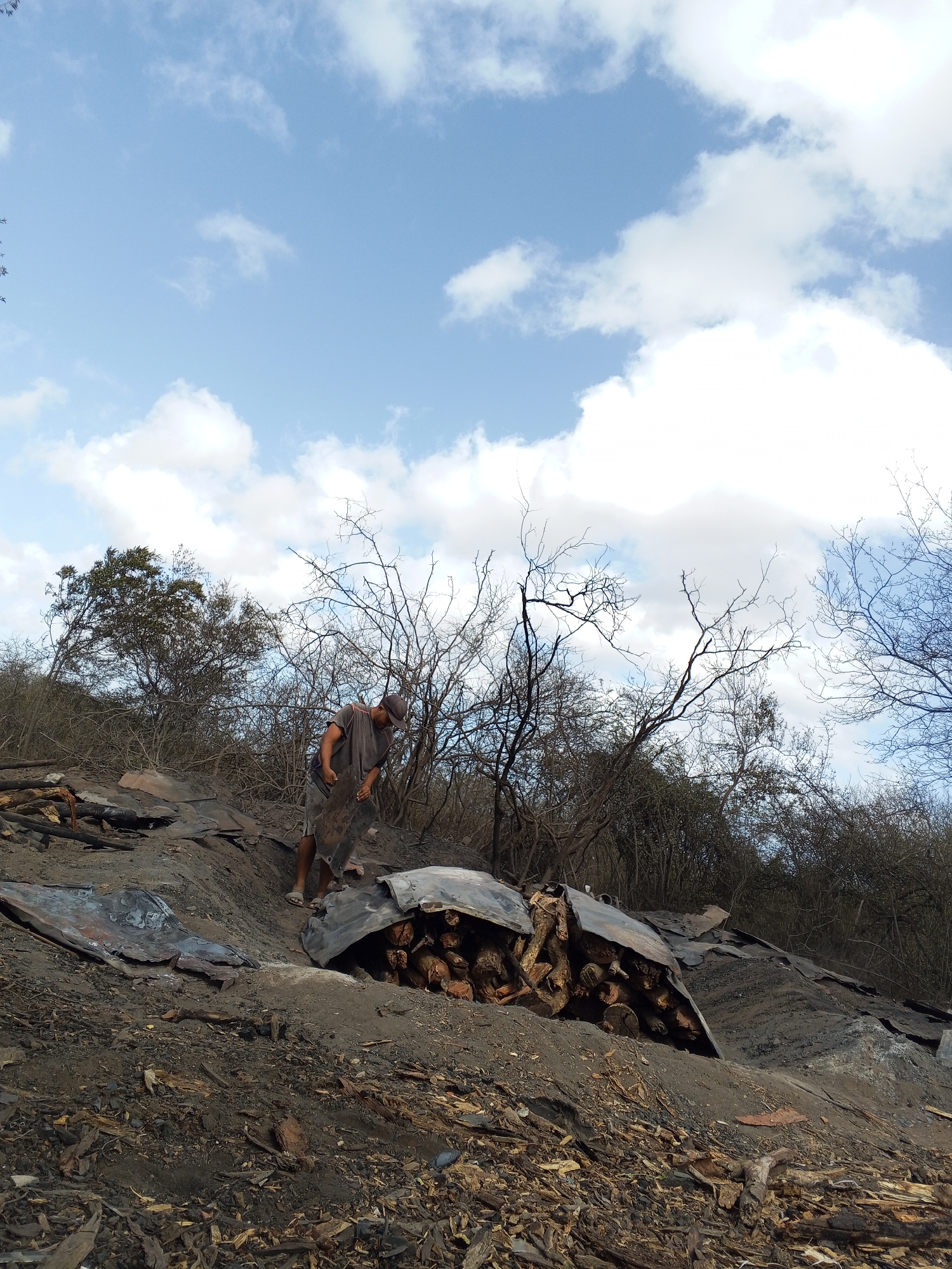 Fire aftermath cleanup documented in Altagracia, Venezuela