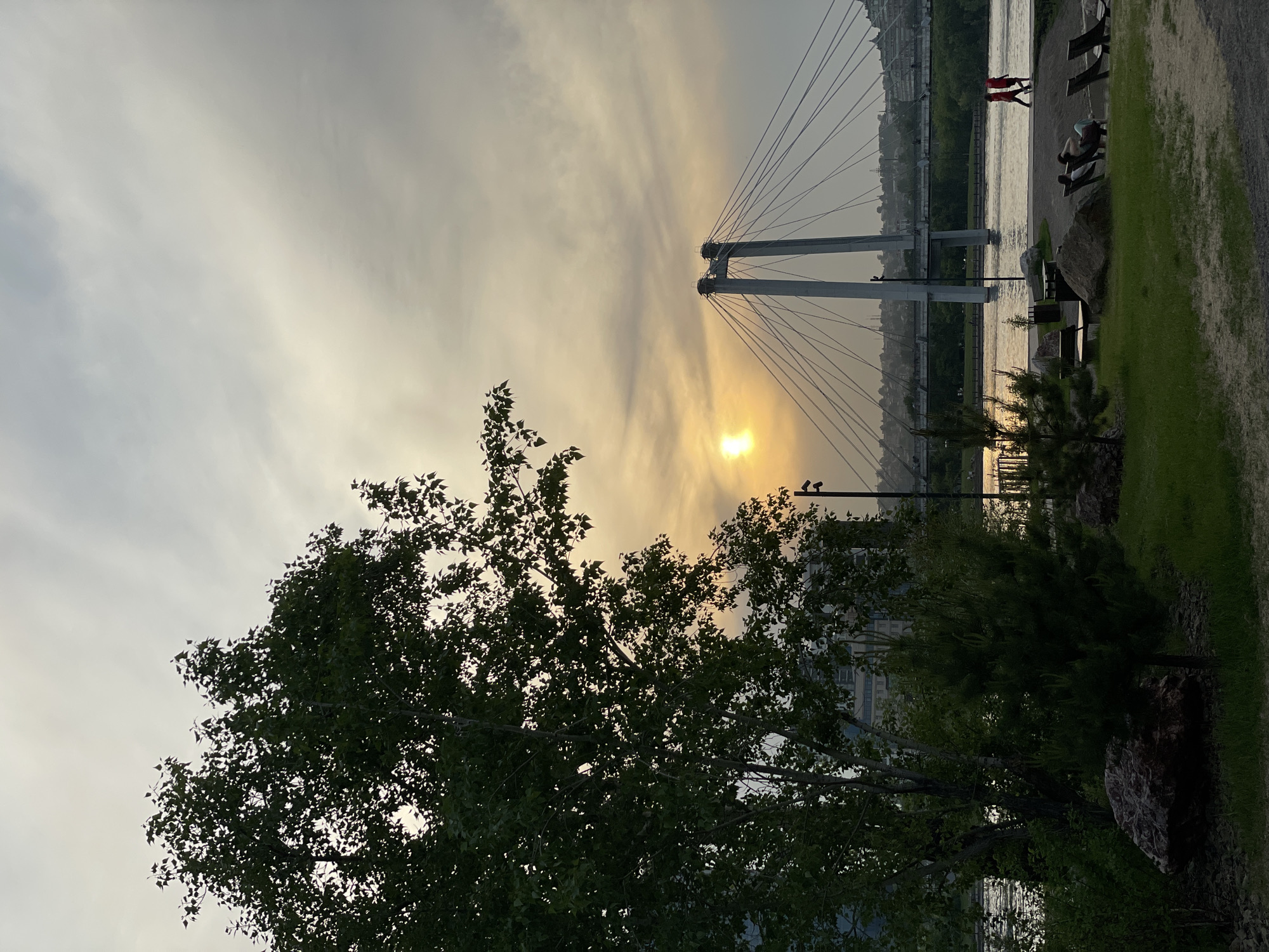 Afternoon stroll documented through Krasnoyarsk waterfront park amenities