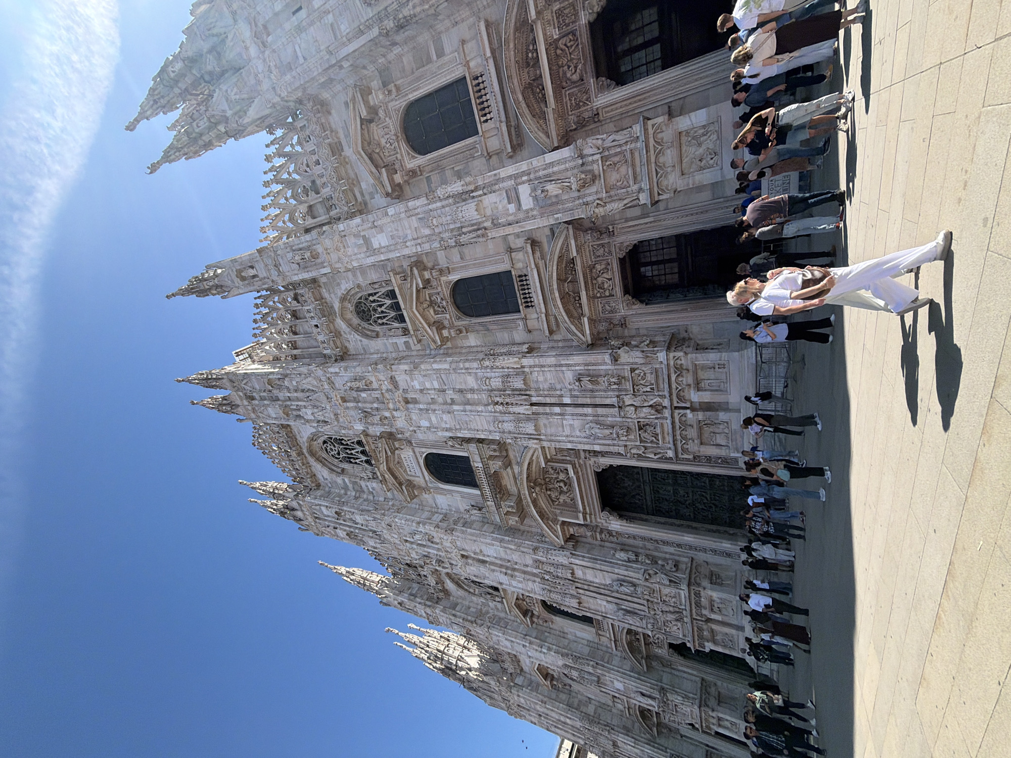 Morning tourist crowds gather at Milan Cathedral under clear skies
